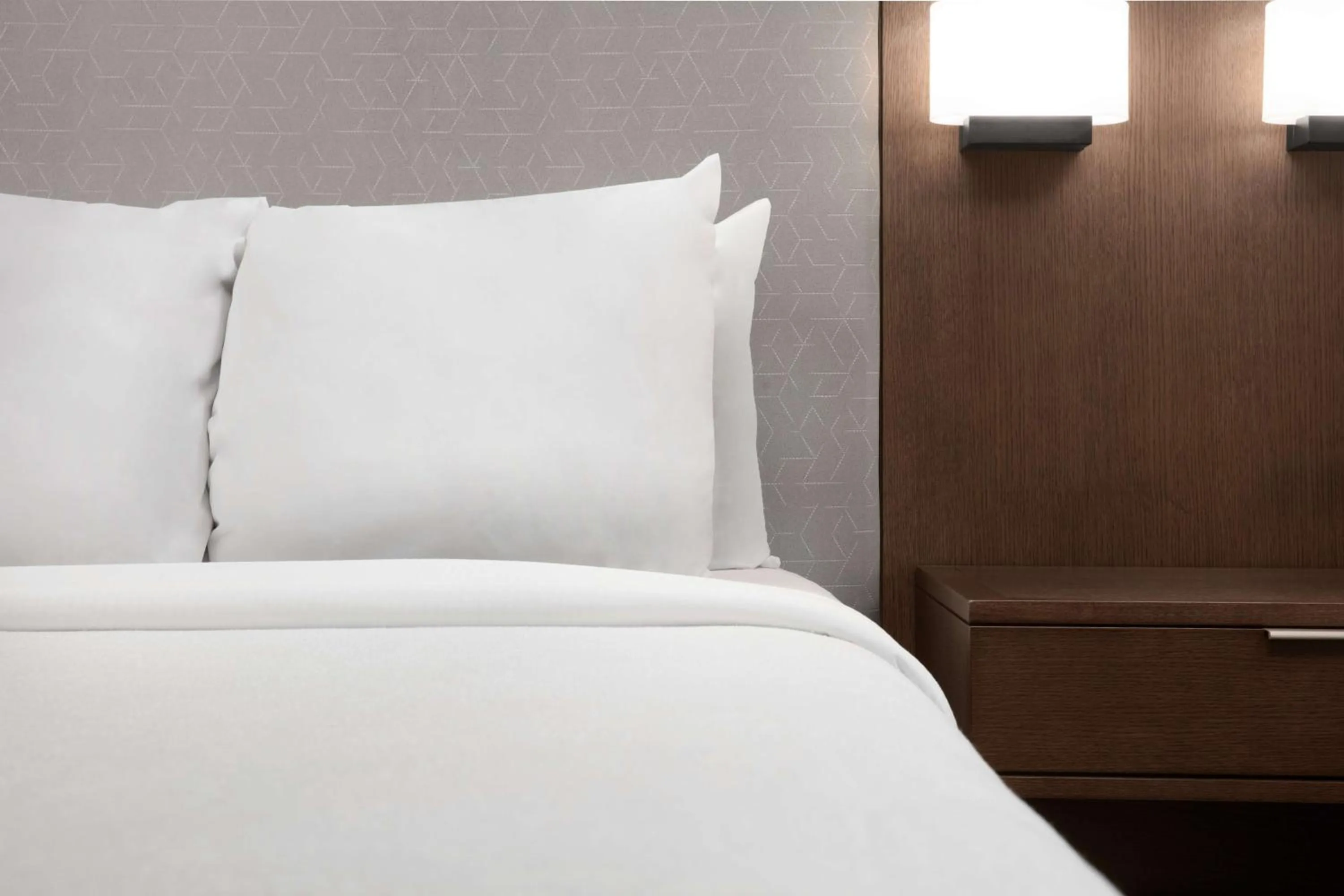 Bed in Embassy Suites by Hilton Dallas Near the Galleria