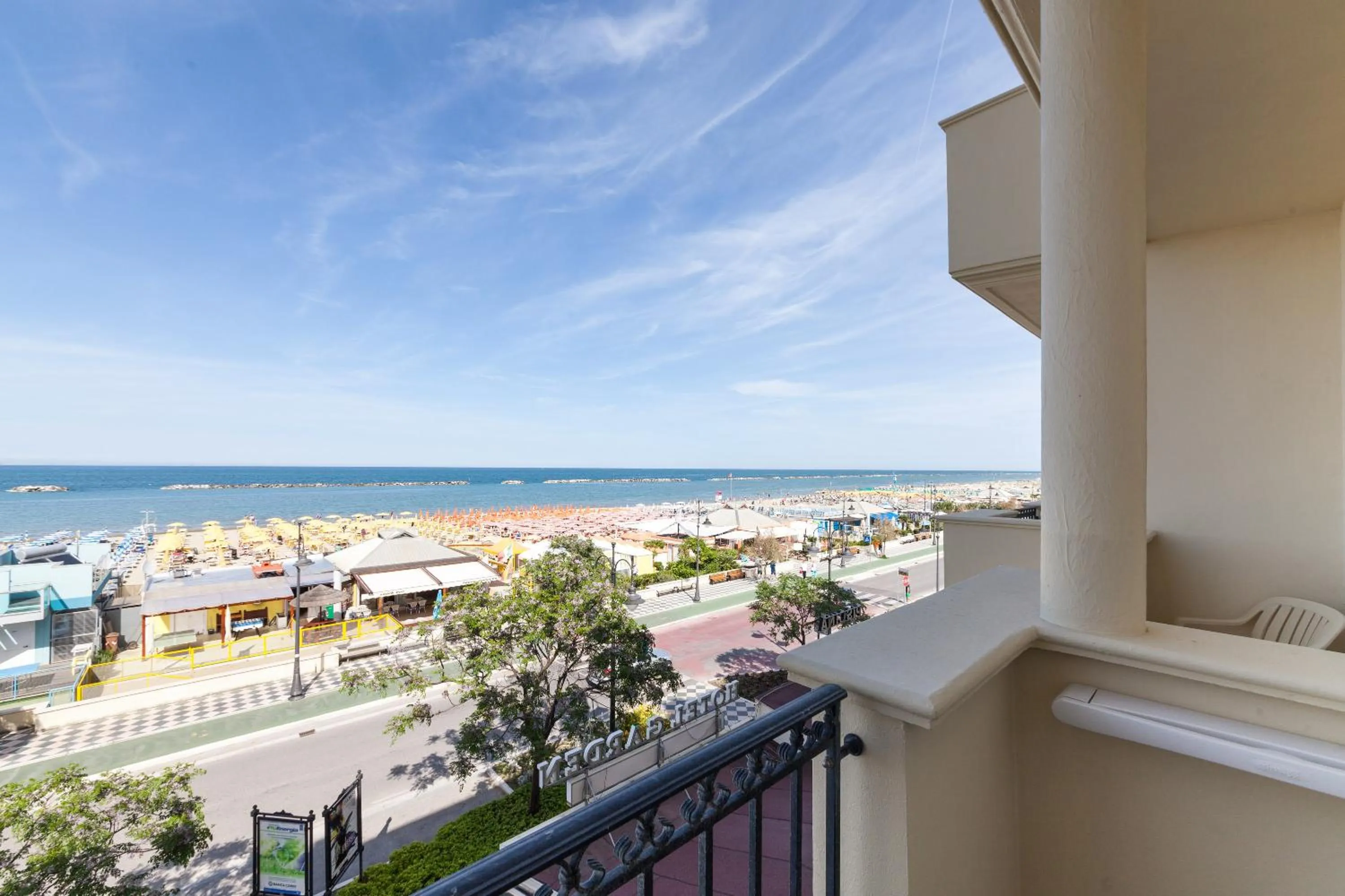 Sea view in Hotel Garden