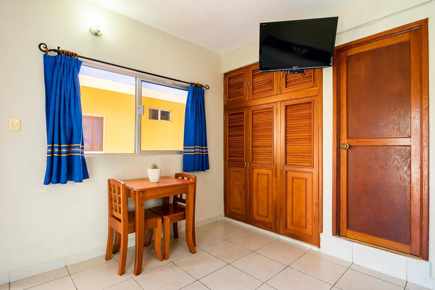 TV and multimedia in Hotel Yumkiin - Cerca Del Ferry y Terminal ADO