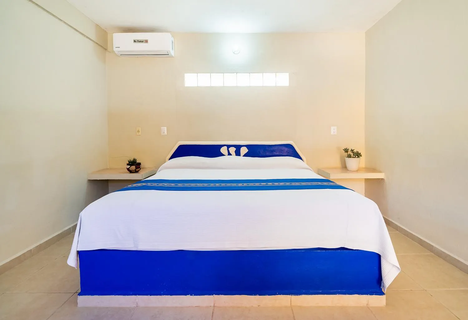 Bed in Hotel Yumkiin - Cerca Del Ferry y Terminal ADO