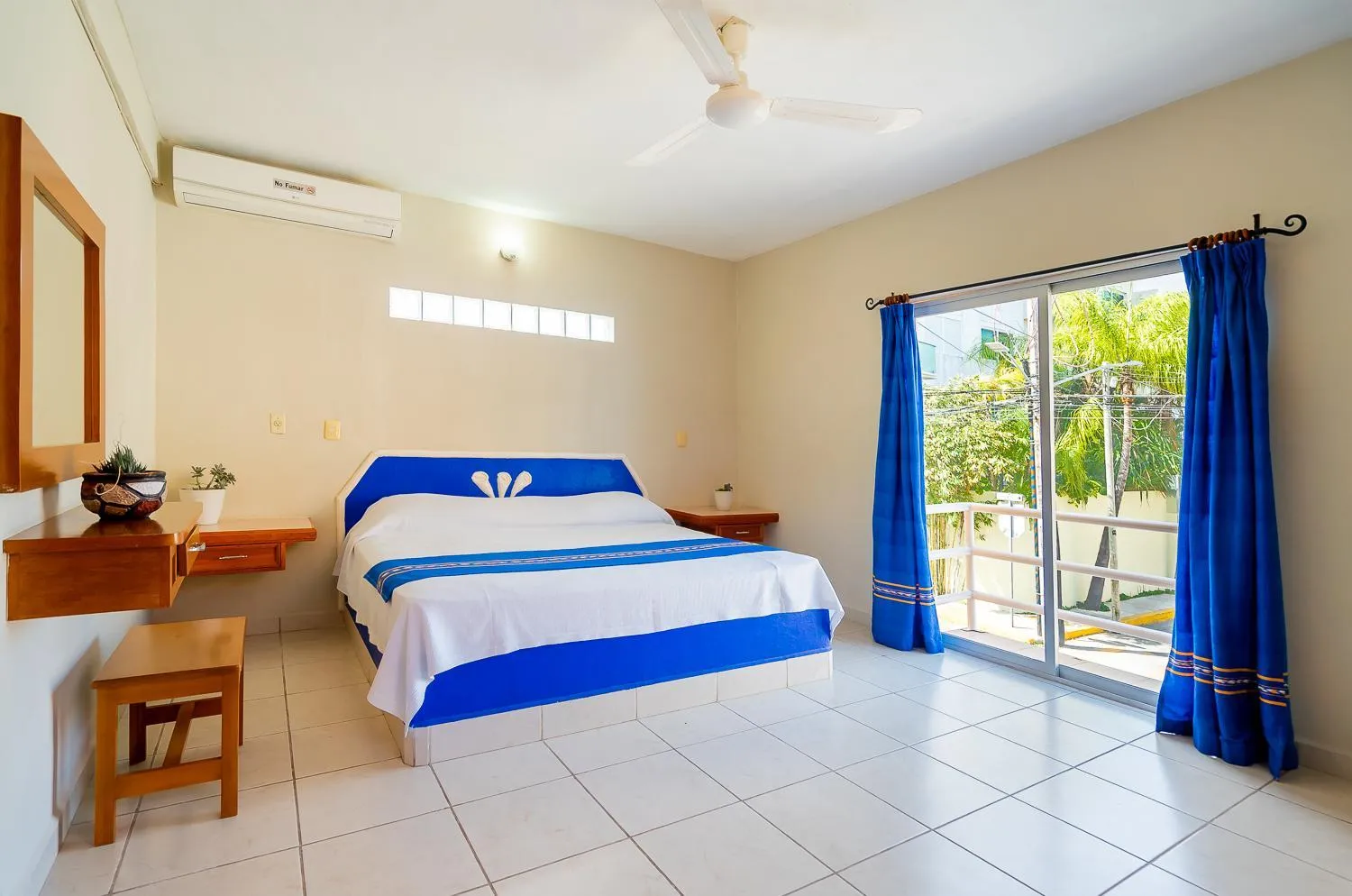 Bed in Hotel Yumkiin - Cerca Del Ferry y Terminal ADO