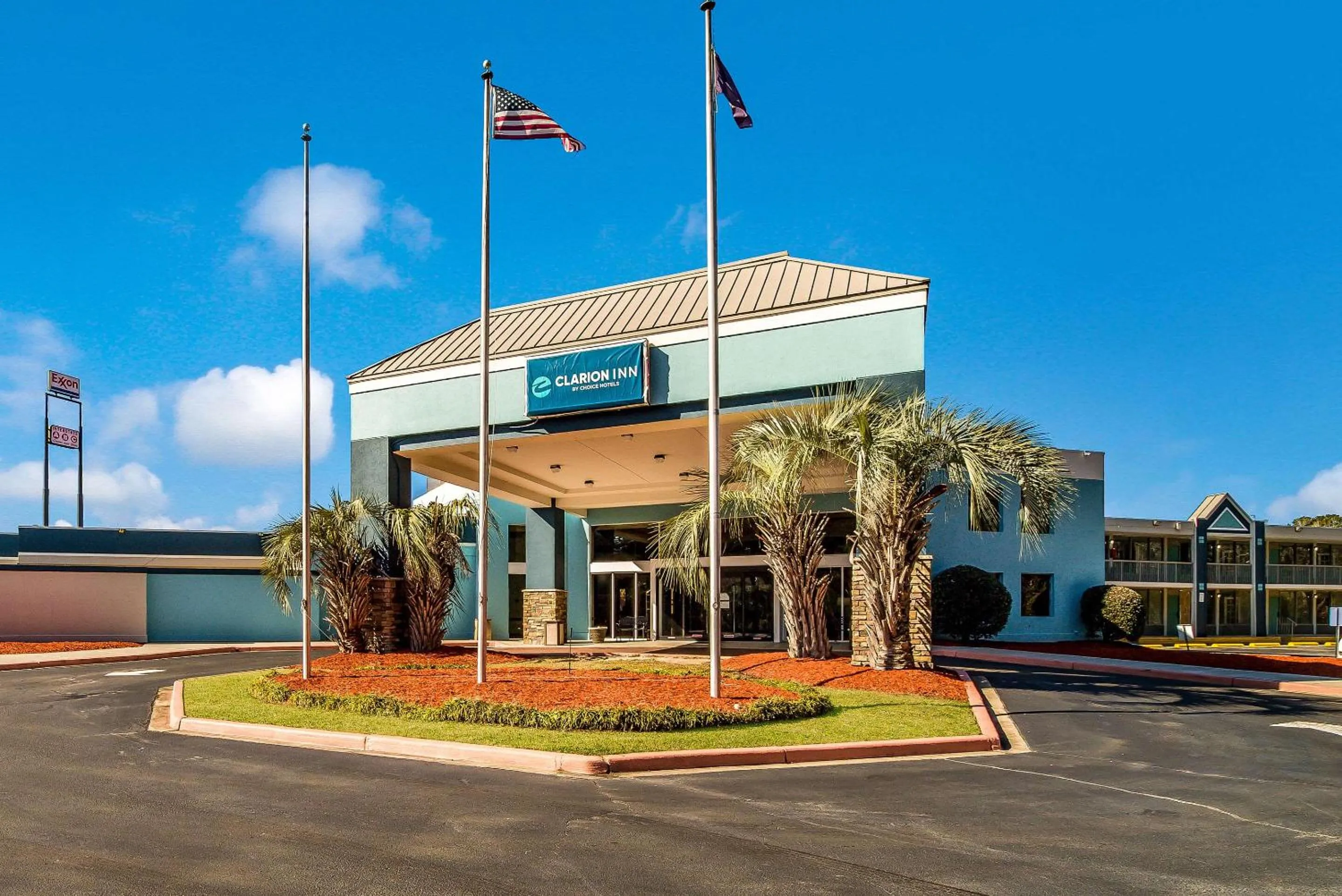 Property building in Clarion Inn & Suites Florence - Darlington