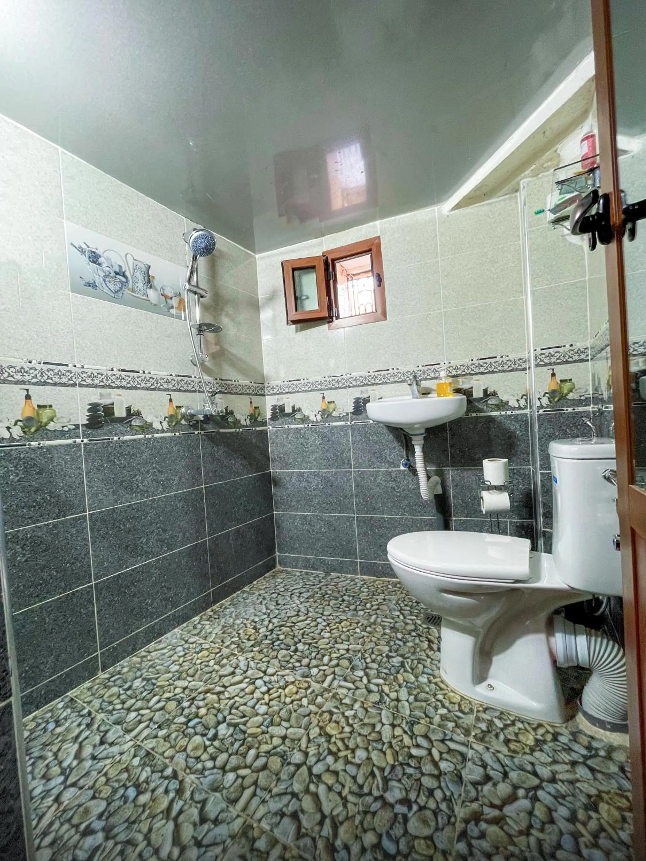 Shower in Riad Dar El Ouedghiri