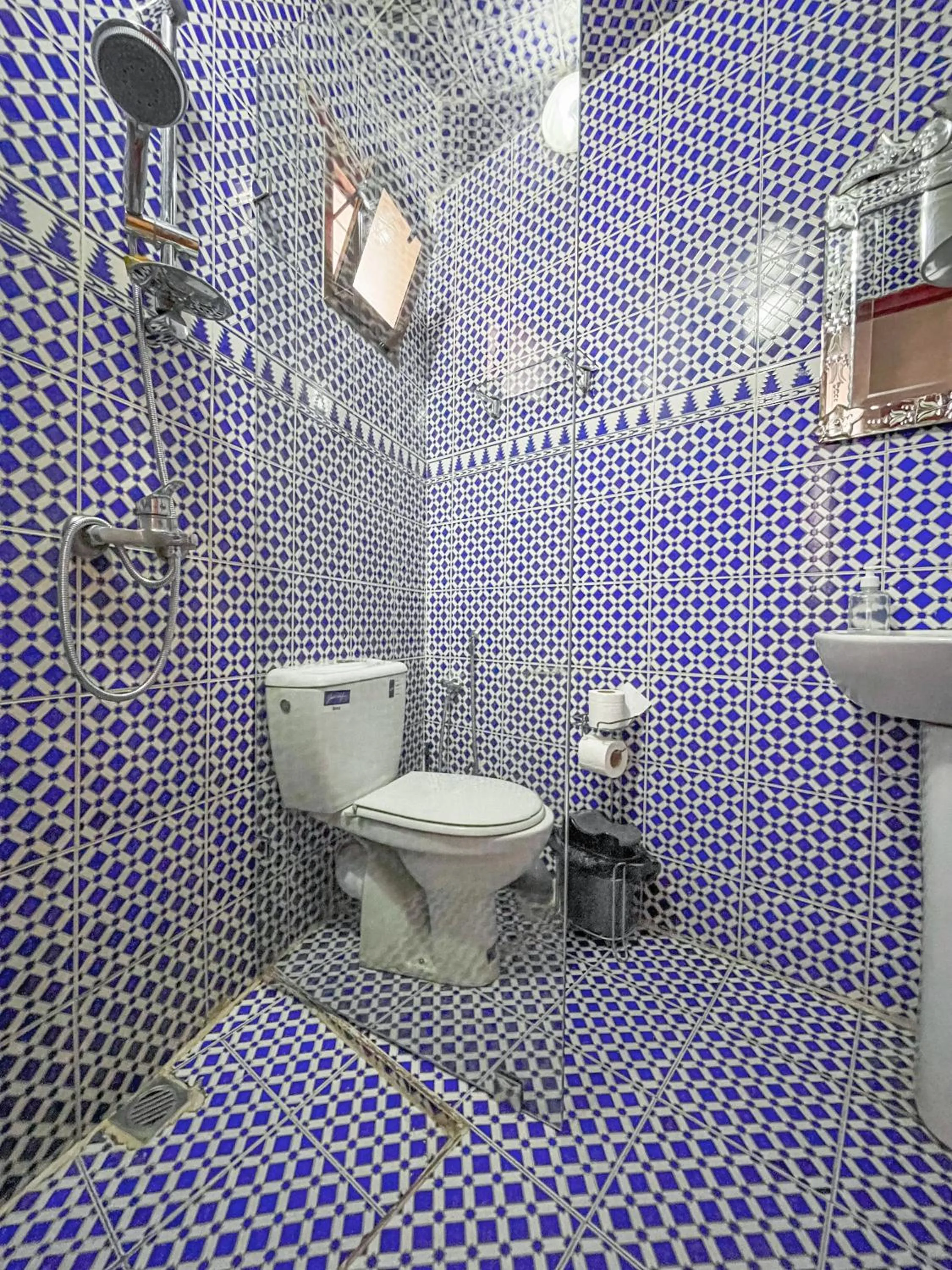 Shower in Riad Dar El Ouedghiri