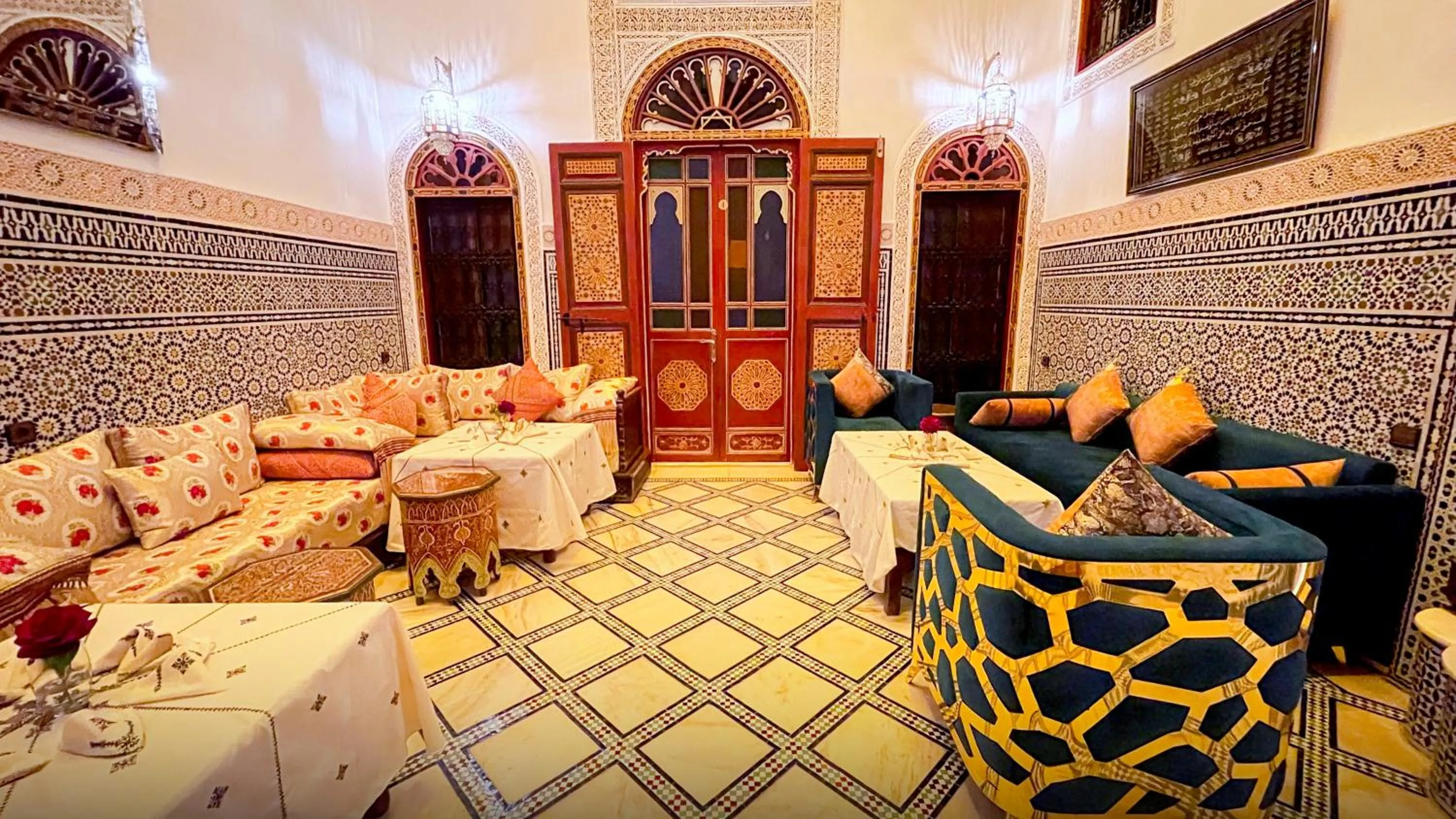 Restaurant/places to eat in Riad Dar El Ouedghiri