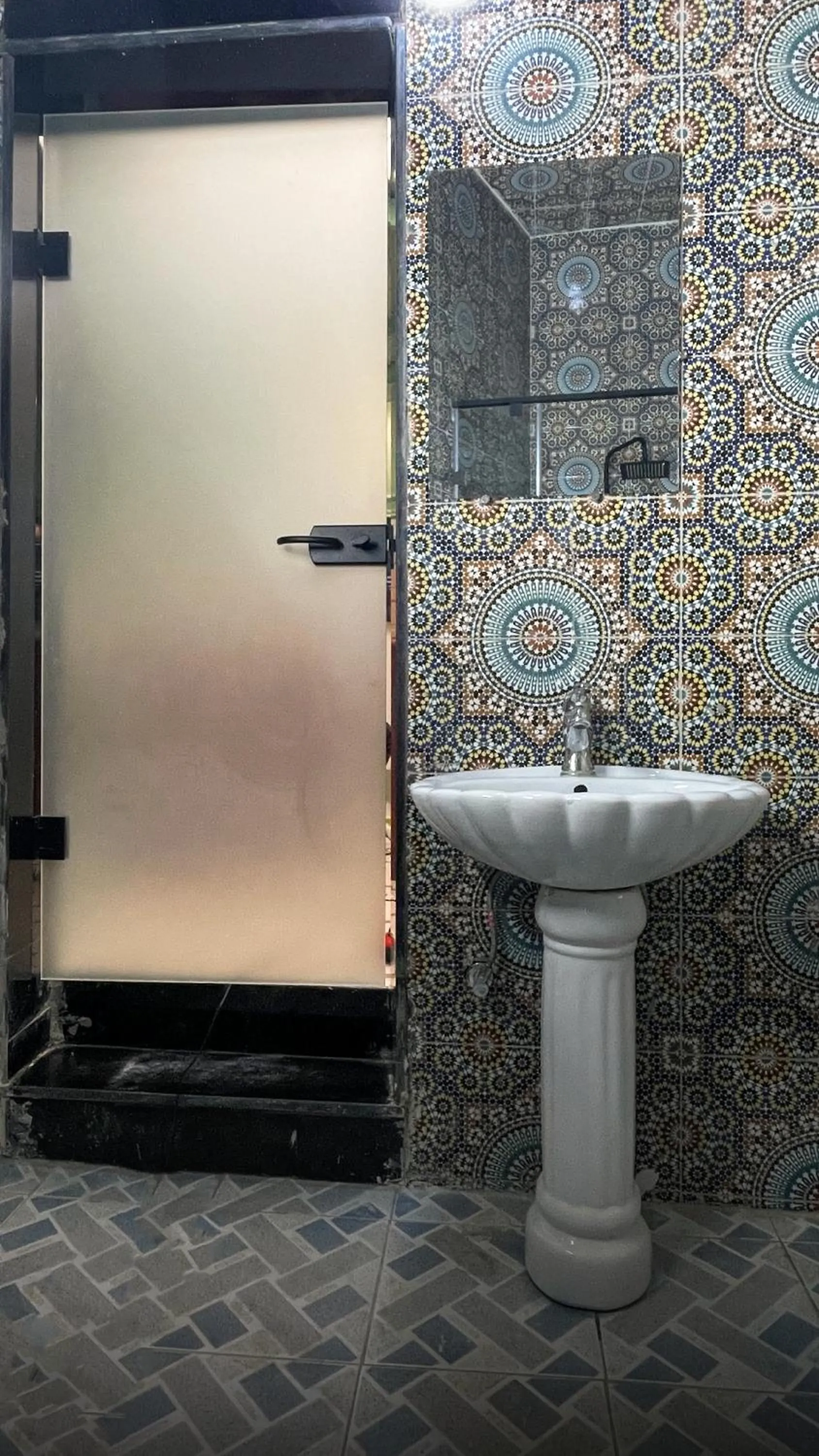 Shower in Riad Dar El Ouedghiri