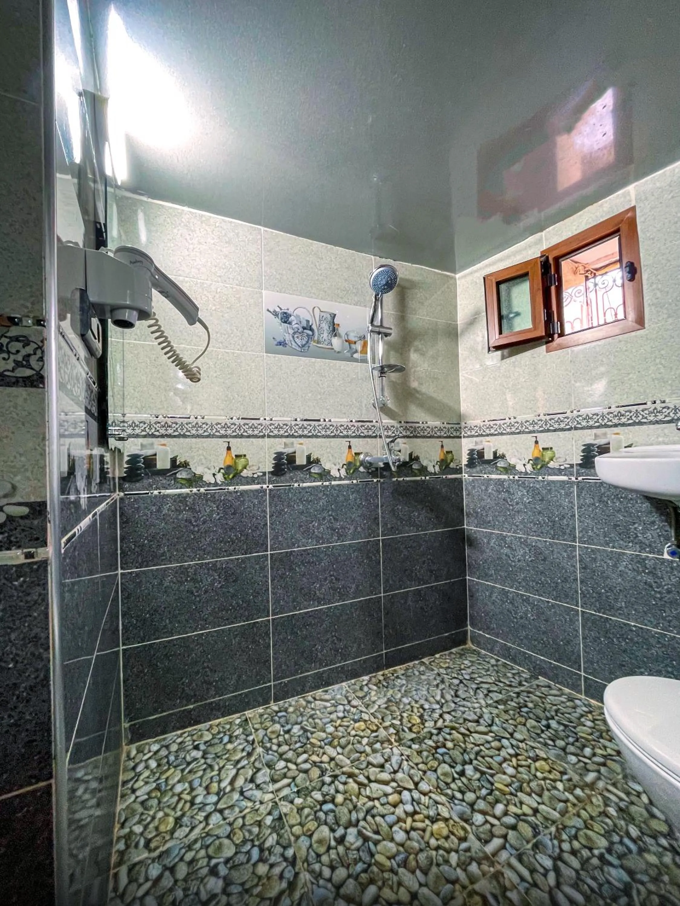 Shower in Riad Dar El Ouedghiri