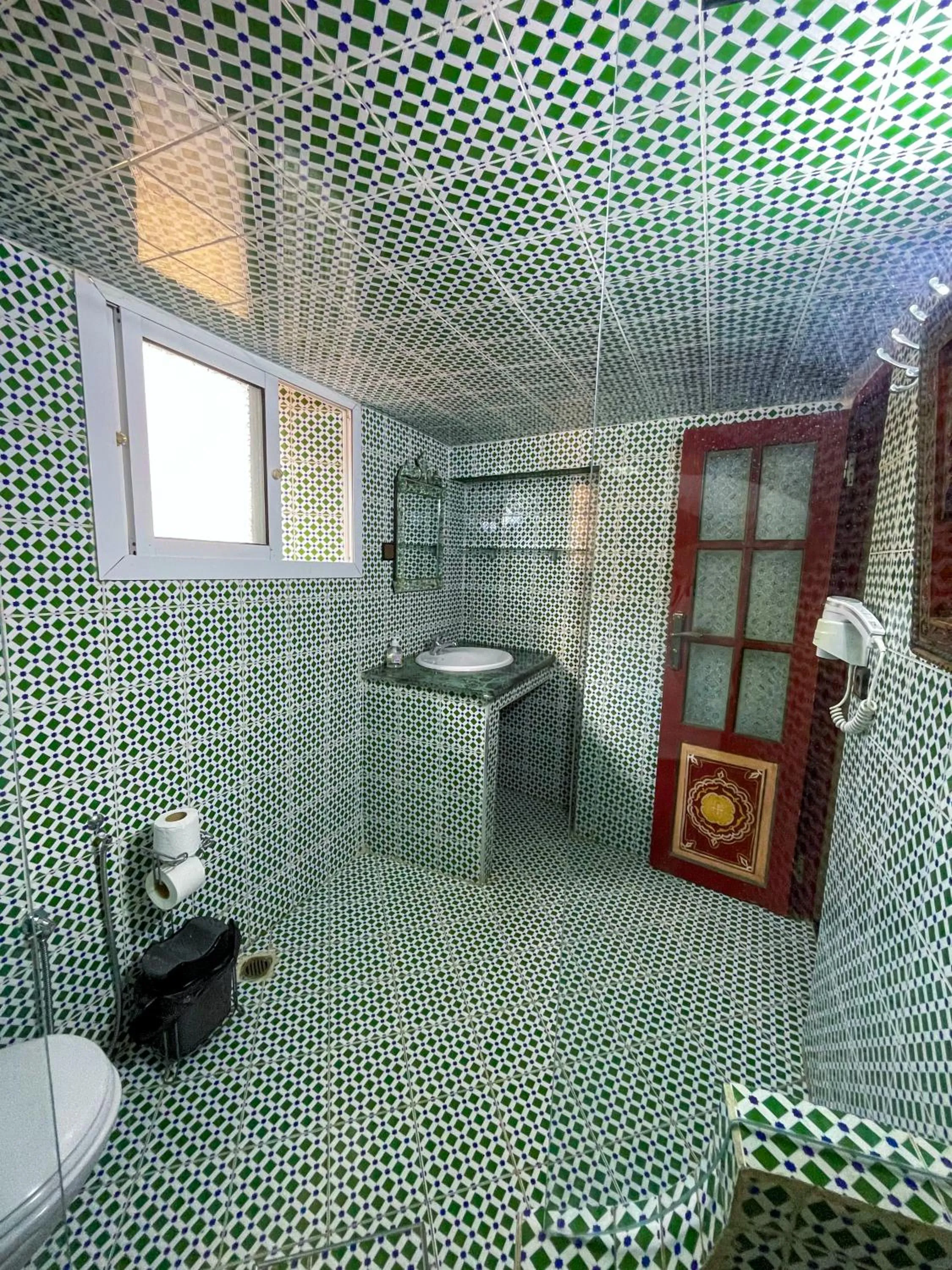 Shower in Riad Dar El Ouedghiri
