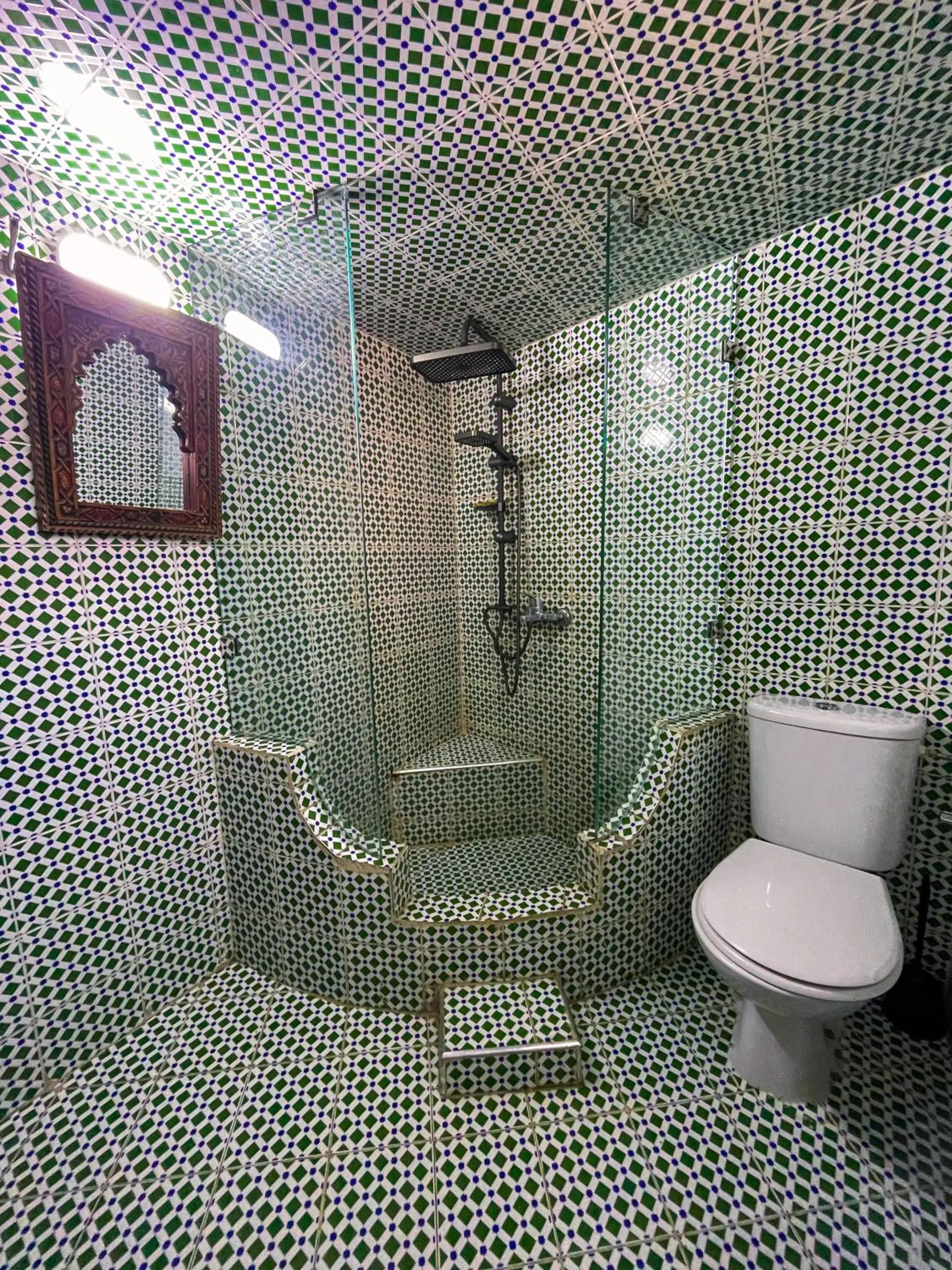 Shower in Riad Dar El Ouedghiri
