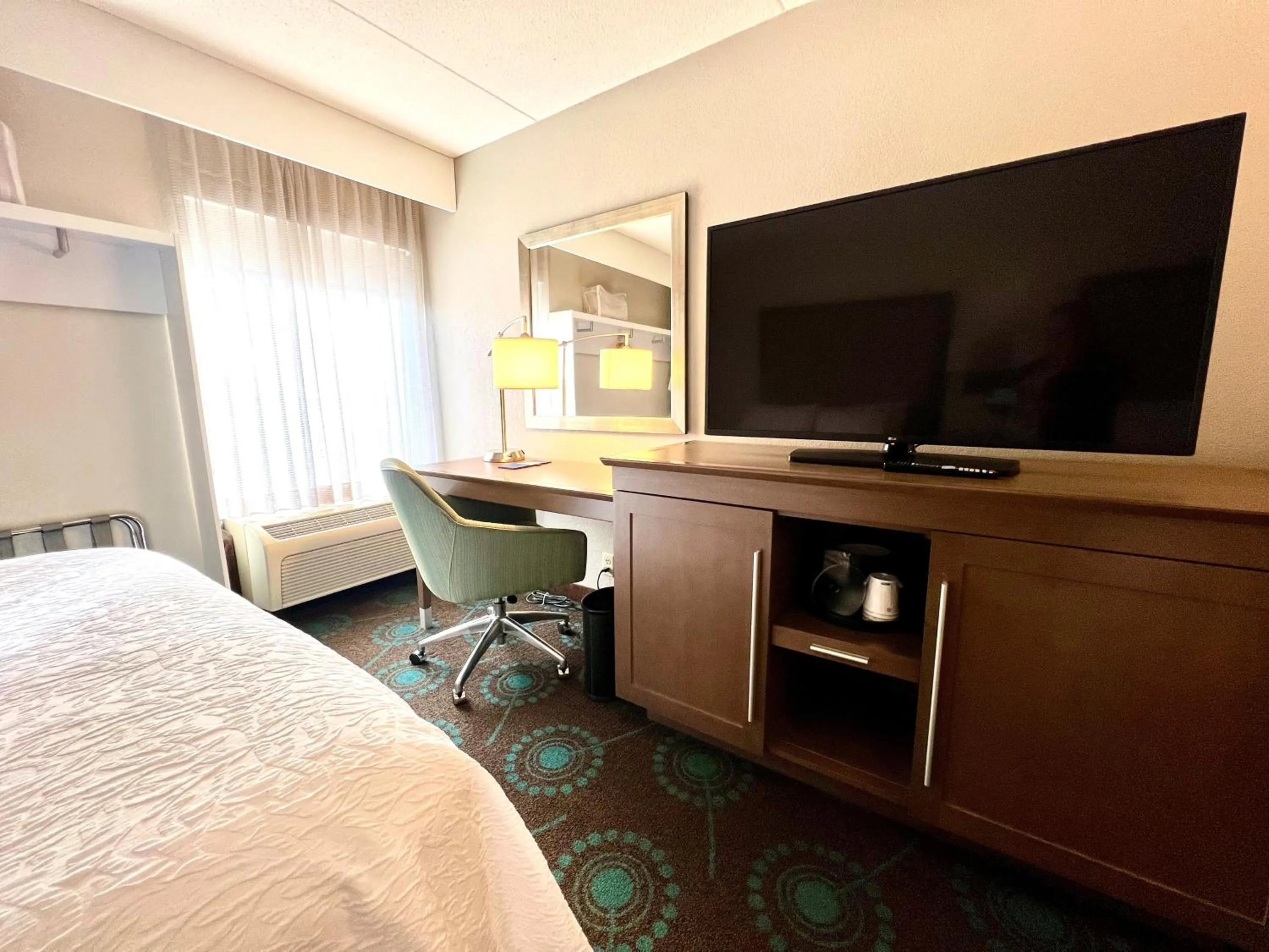 TV and multimedia, Bed in Hampton Inn Bloomington