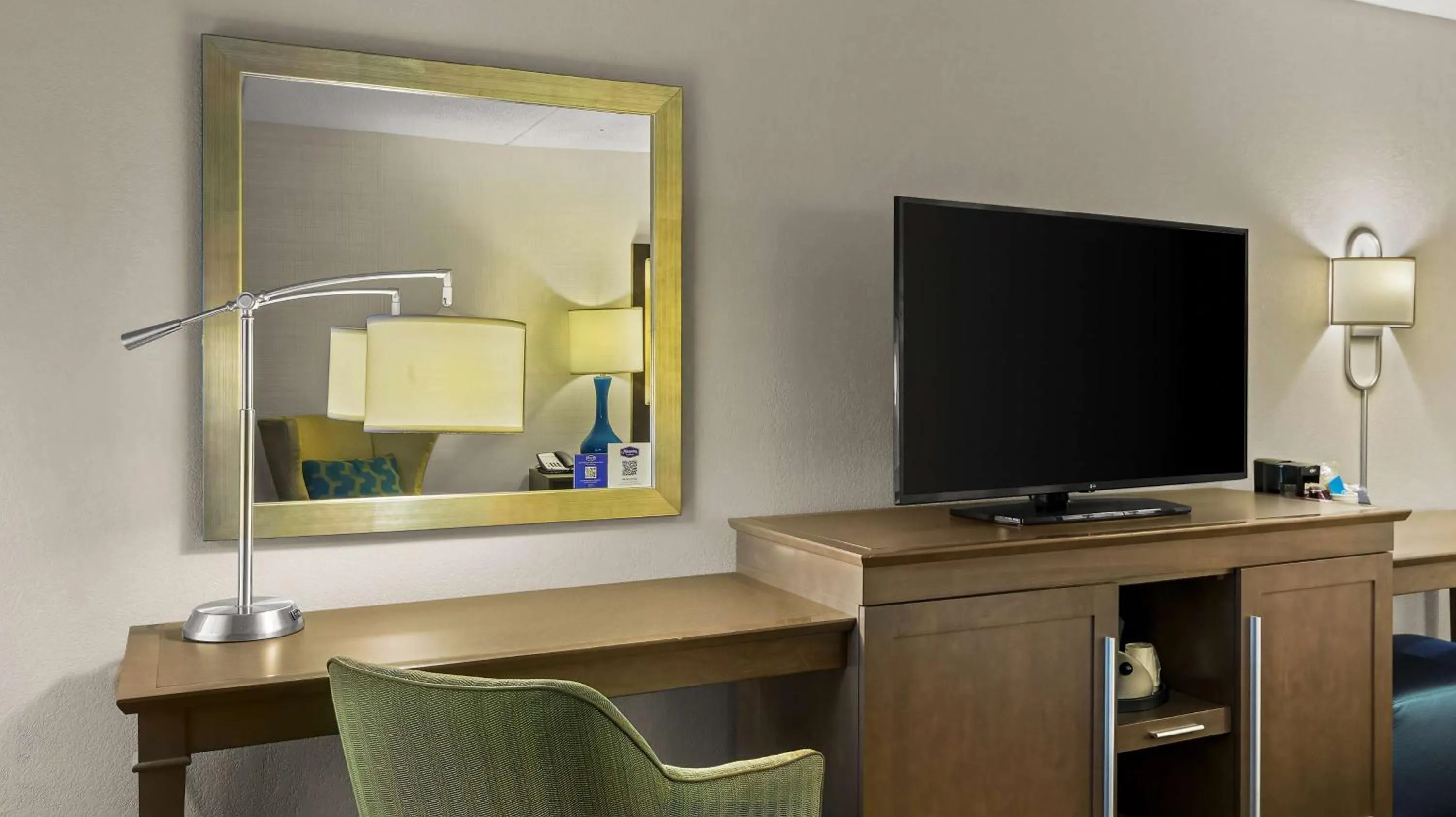 Bedroom in Hampton Inn Bloomington