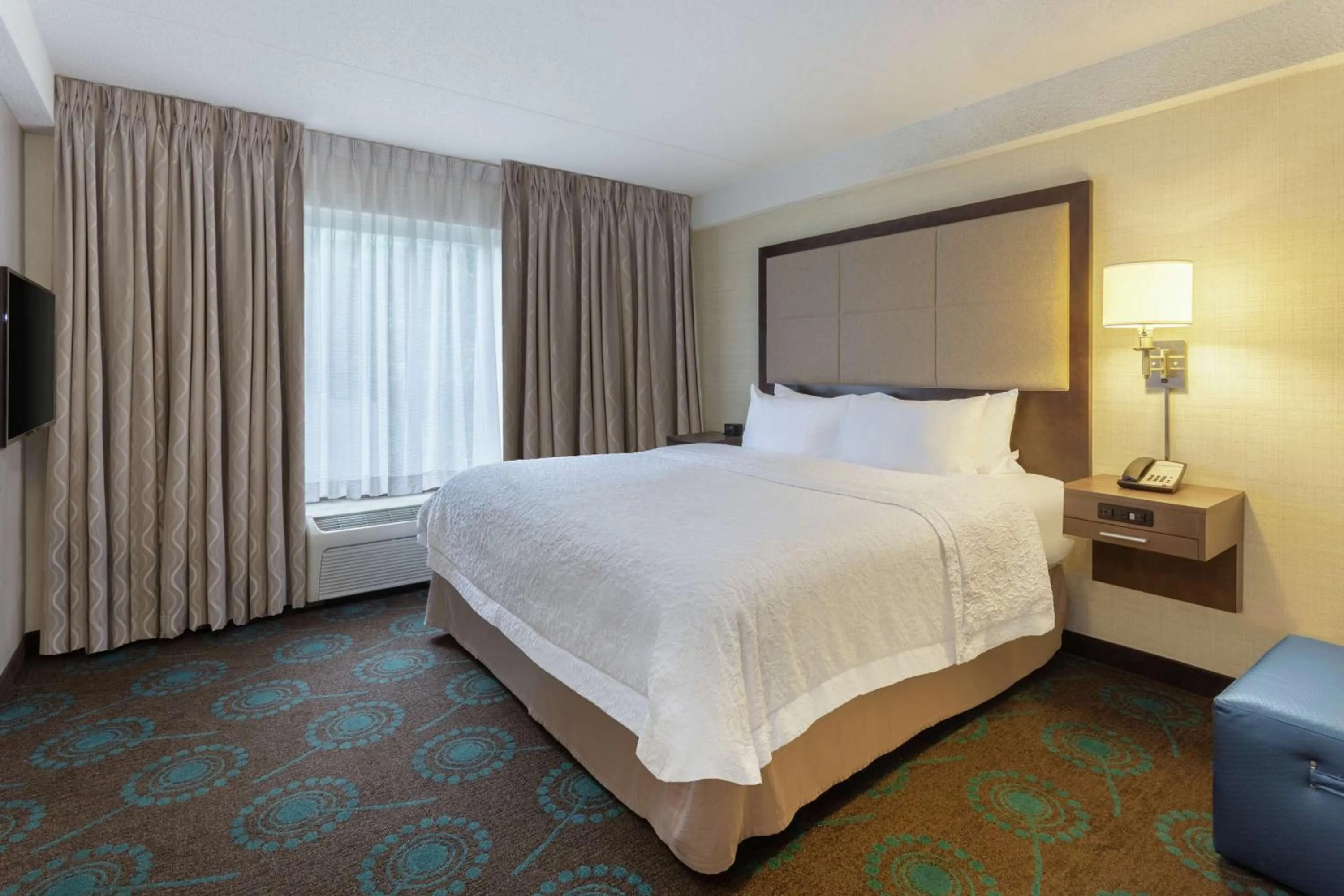 Bed in Hampton Inn Bloomington