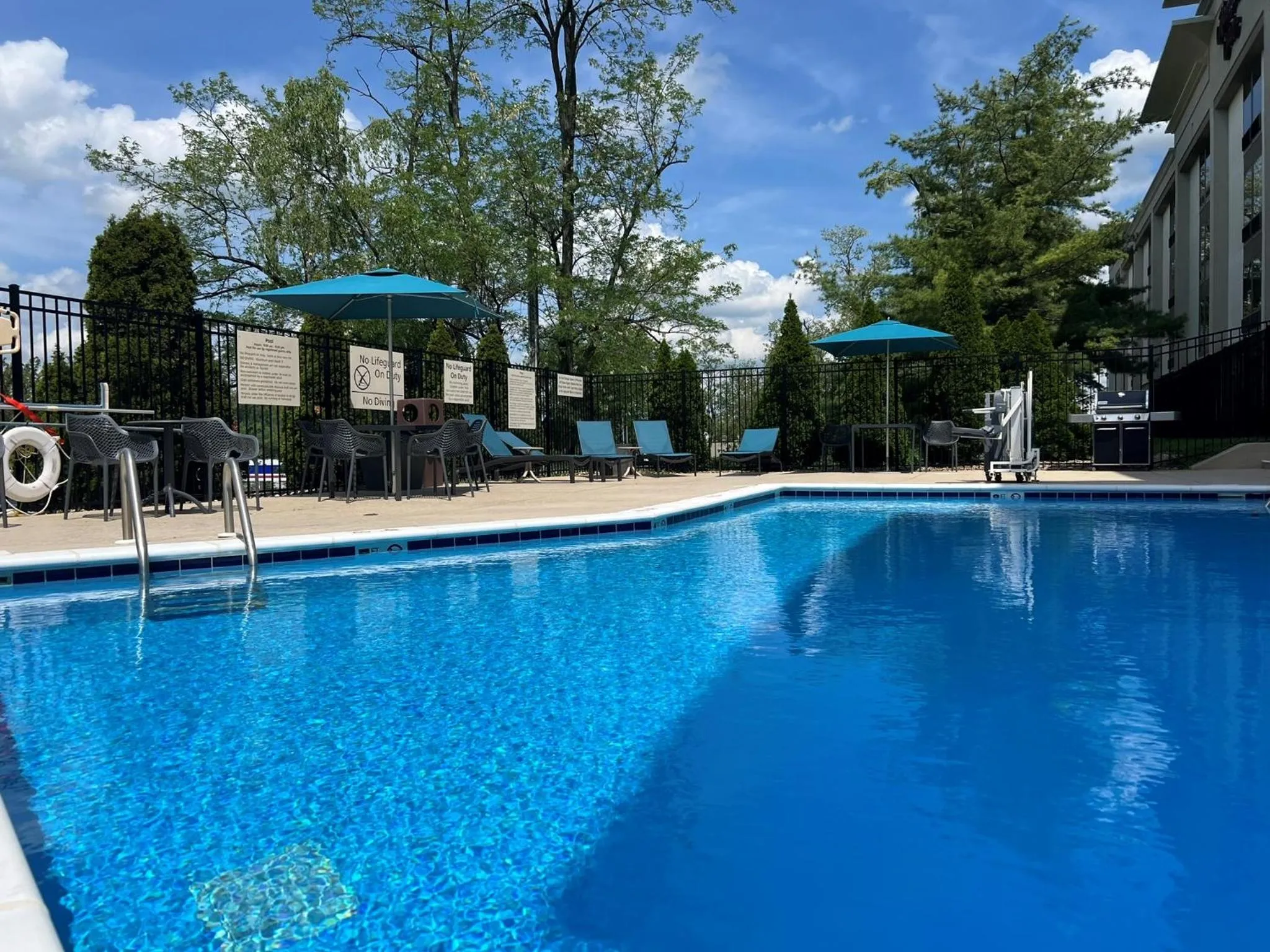 Swimming pool in Hampton Inn Bloomington