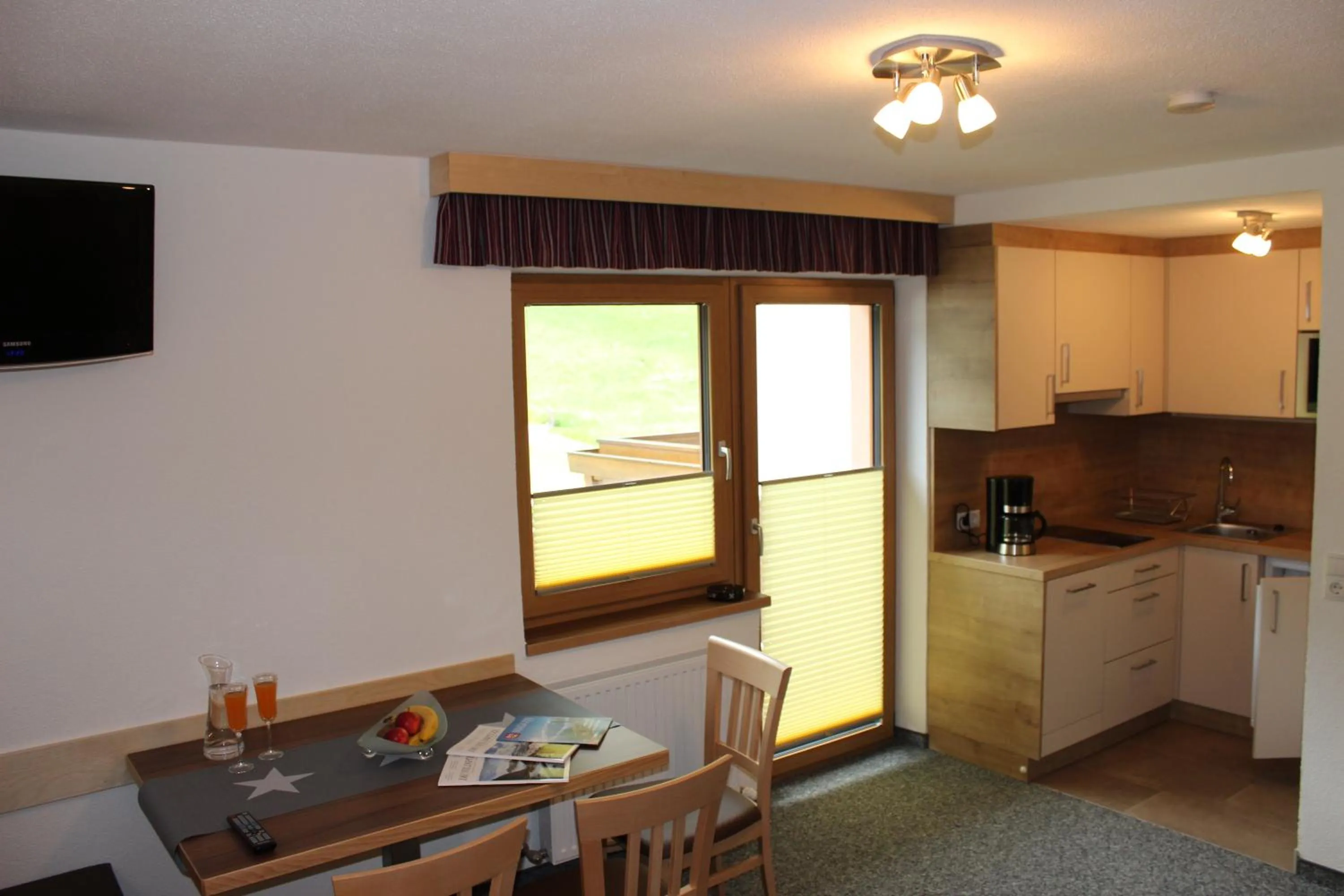 Kitchen or kitchenette in Haus Alpina & Landhaus Schöpf