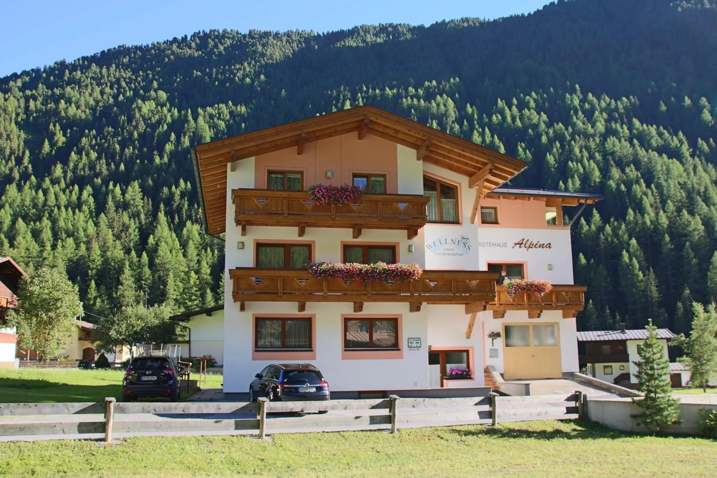Property building in Haus Alpina & Landhaus Schöpf