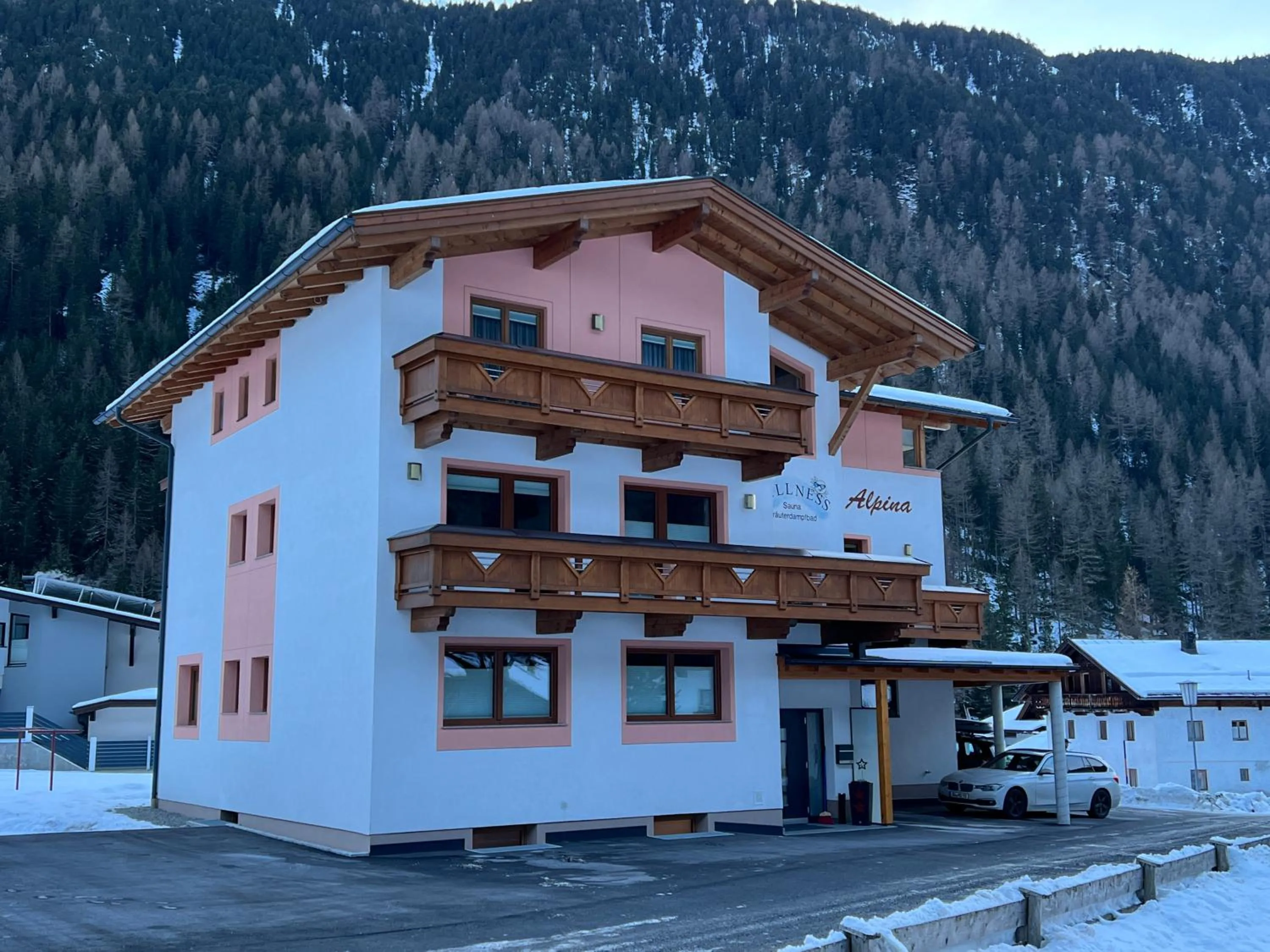 Property building in Haus Alpina & Landhaus Schöpf