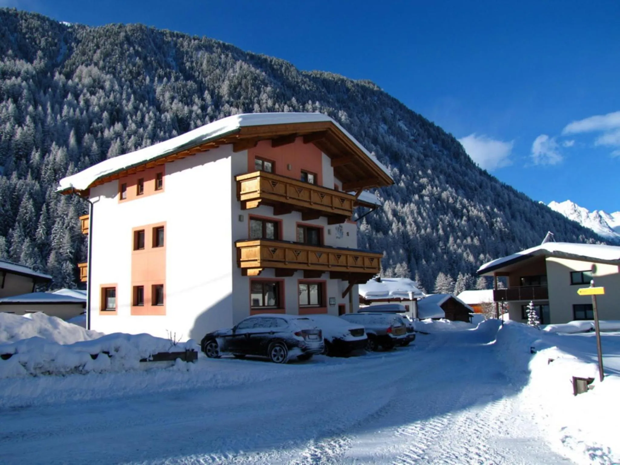 Property building in Haus Alpina & Landhaus Schöpf