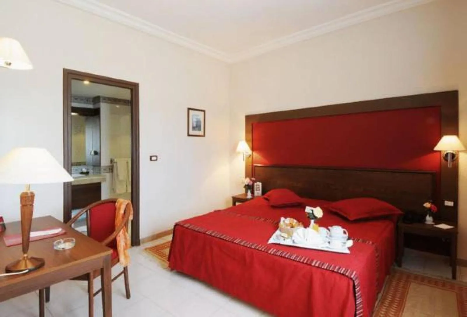 Bathroom, Bed in Hotel du Parc