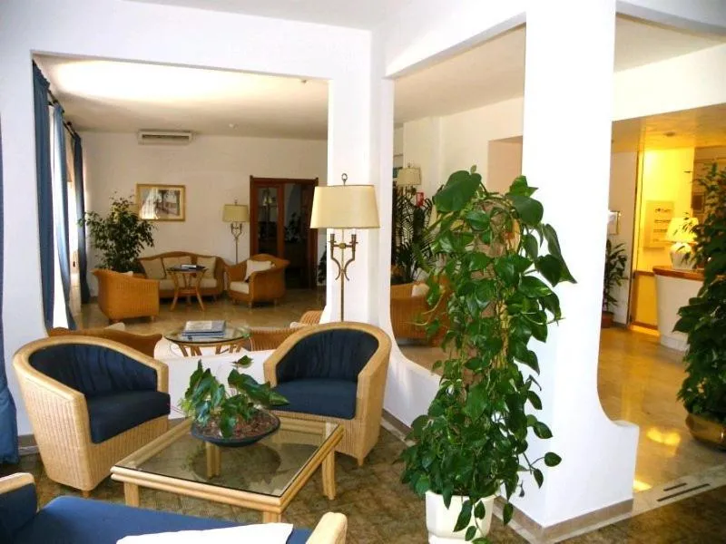 Lobby or reception in Hotel La Playa