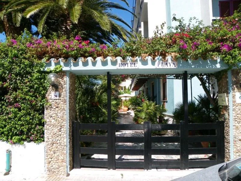 Facade/entrance in Hotel La Playa