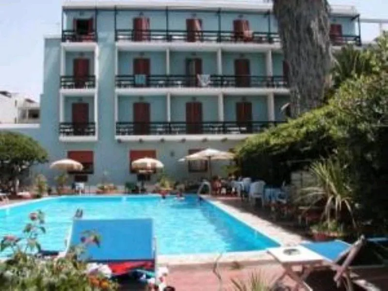 Swimming pool in Hotel La Playa