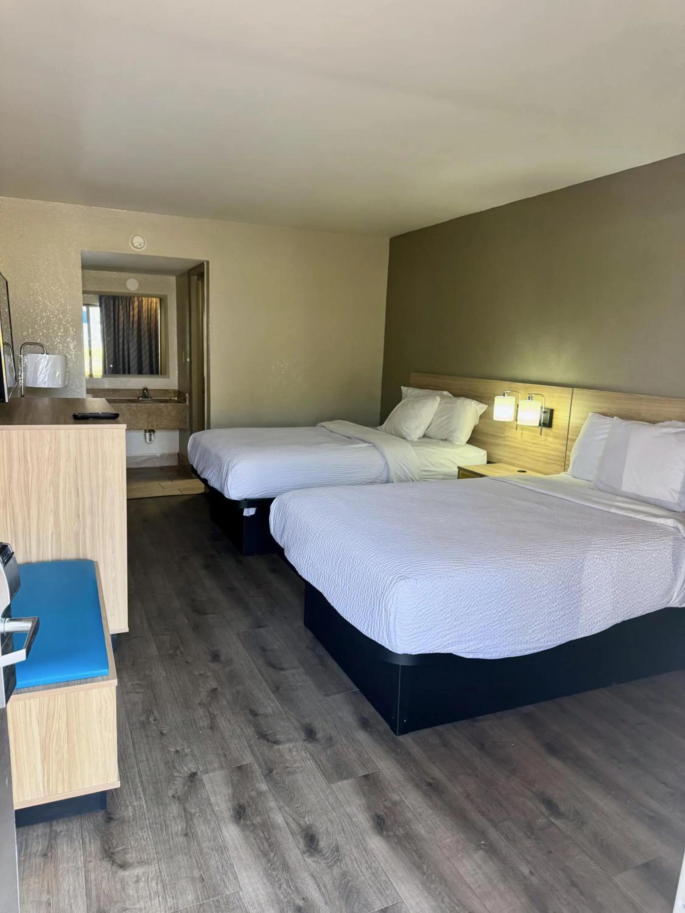 Bed in Days Inn by Wyndham Ruther Glen Kings Dominion Area