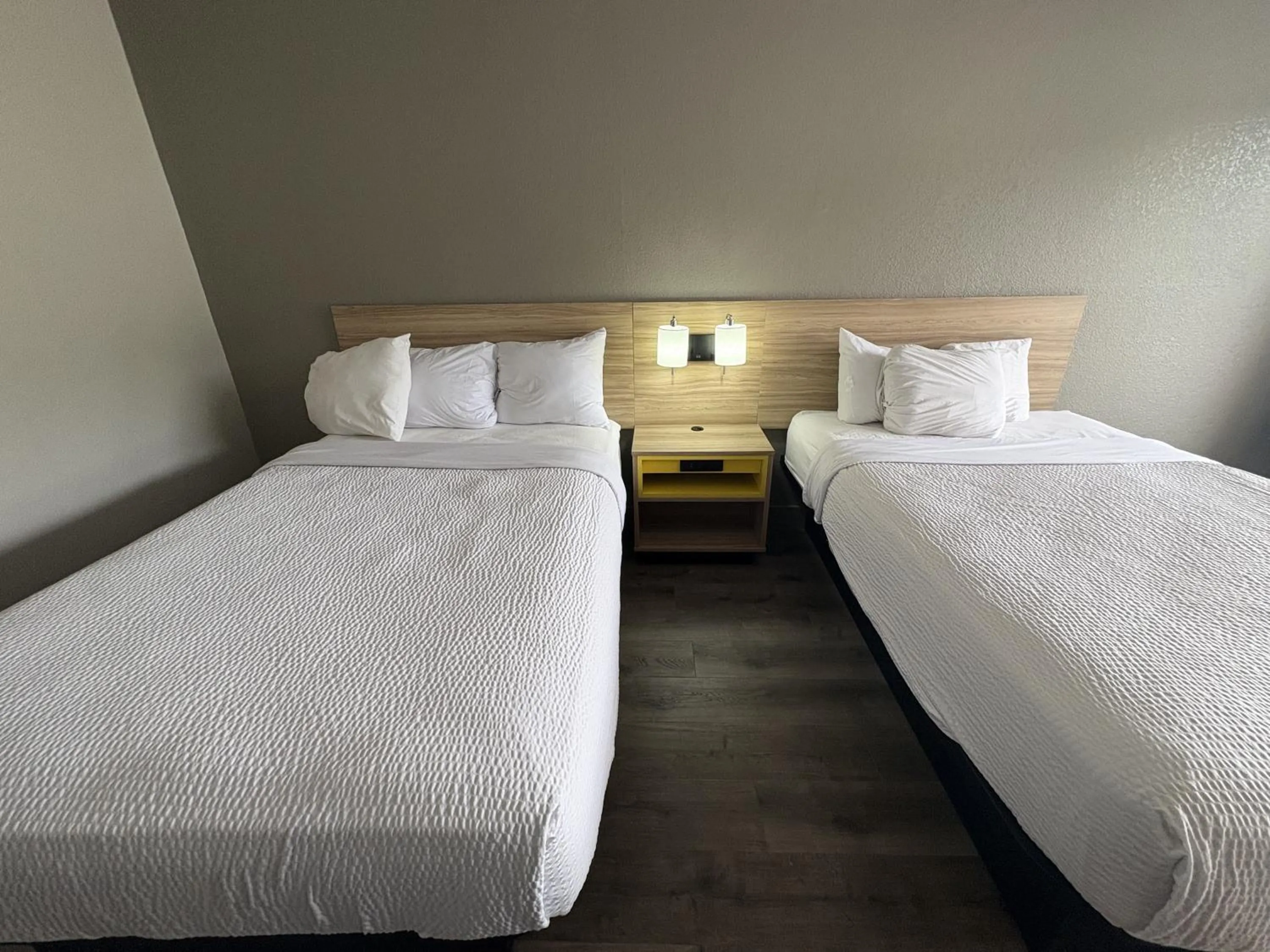 Bed in Days Inn by Wyndham Ruther Glen Kings Dominion Area