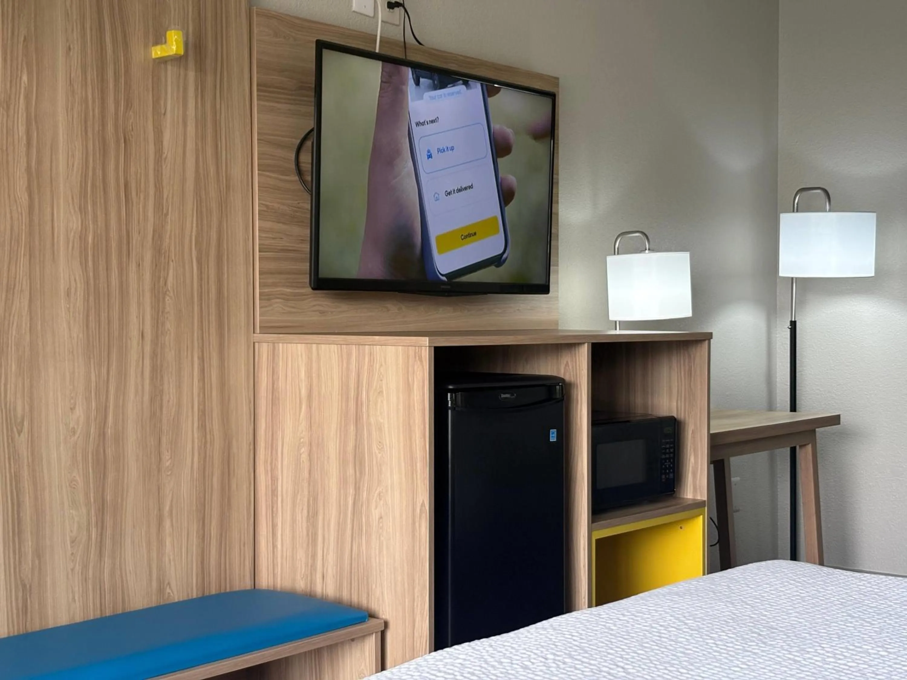 Photo of the whole room, Bed in Days Inn by Wyndham Ruther Glen Kings Dominion Area