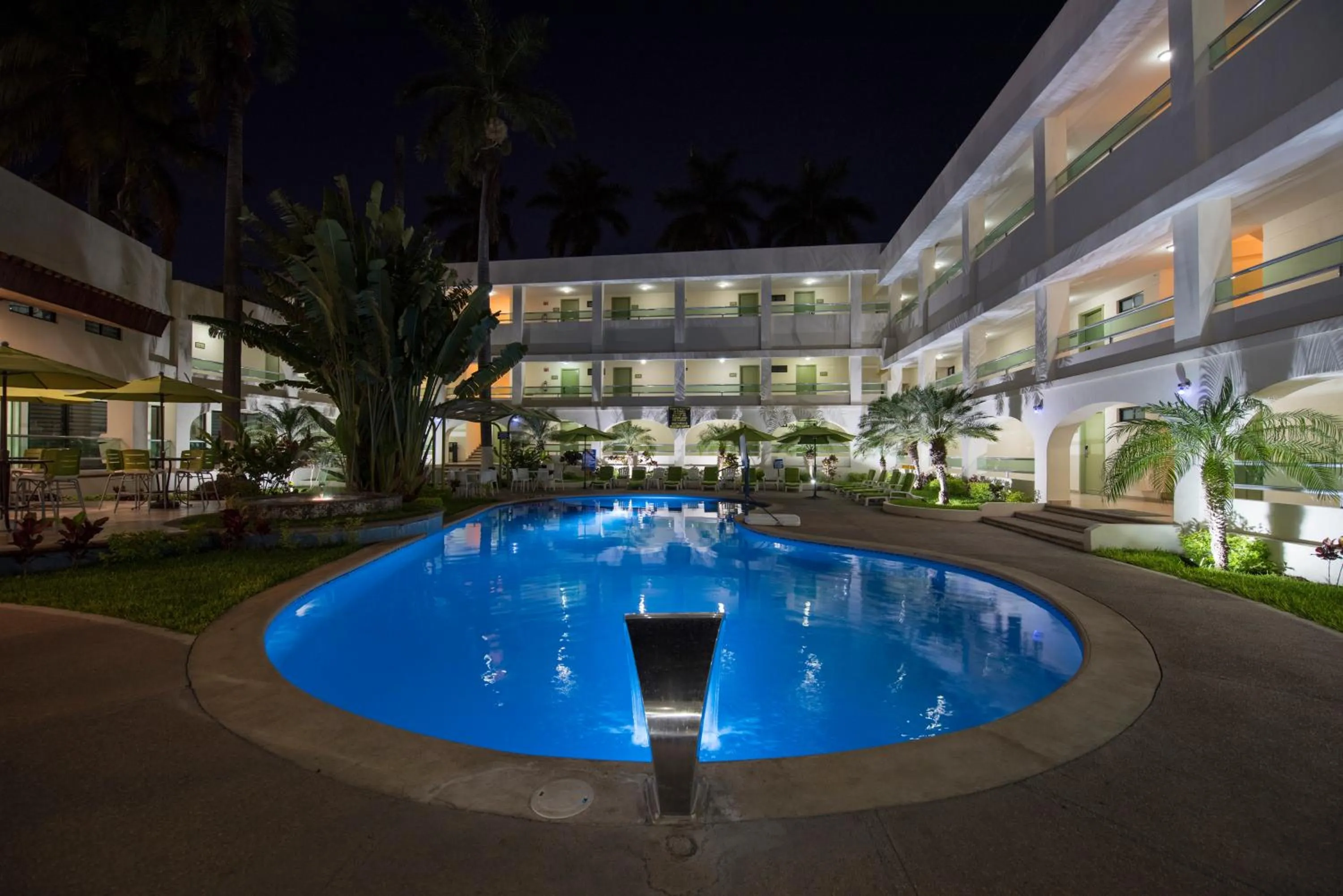 Swimming pool in Hotel Palace Inn