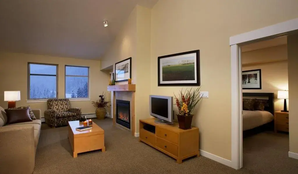 Deluxe One-Bedroom Suite with Kitchenette in Fraser Crossing and Founders Pointe Deluxe One-Bedroom Suite with Kitchenette in Fraser Crossing and Founders Pointe