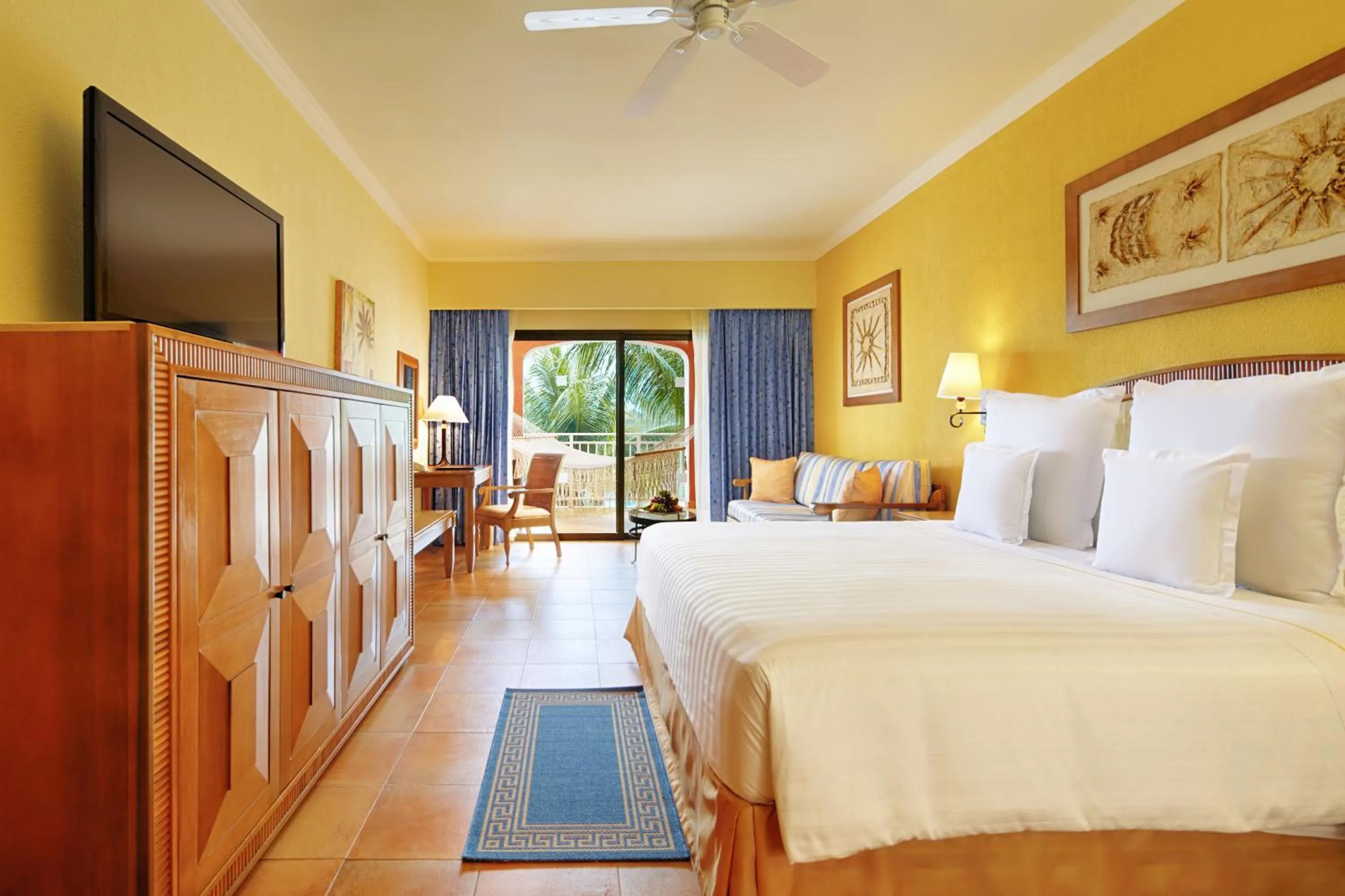 Photo of the whole room, Bed in Barceló Maya Colonial - All Inclusive