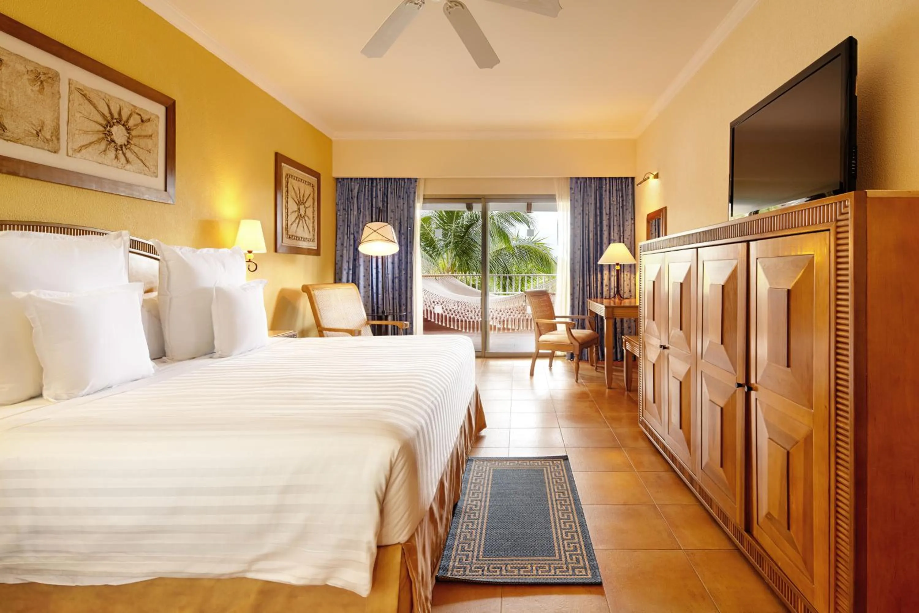 Photo of the whole room, Bed in Barceló Maya Colonial - All Inclusive