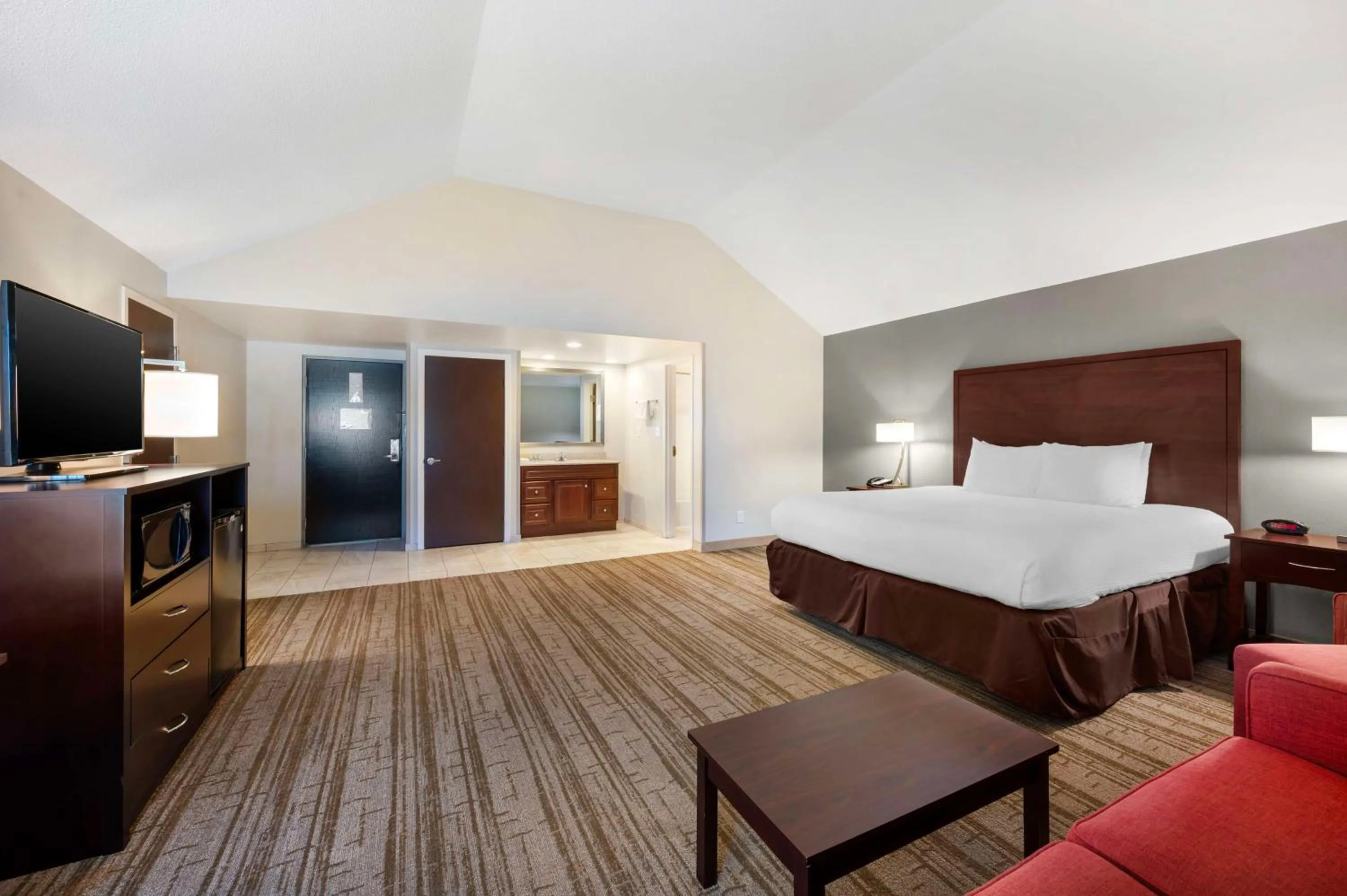 Bedroom in Best Western Ashbury Inn