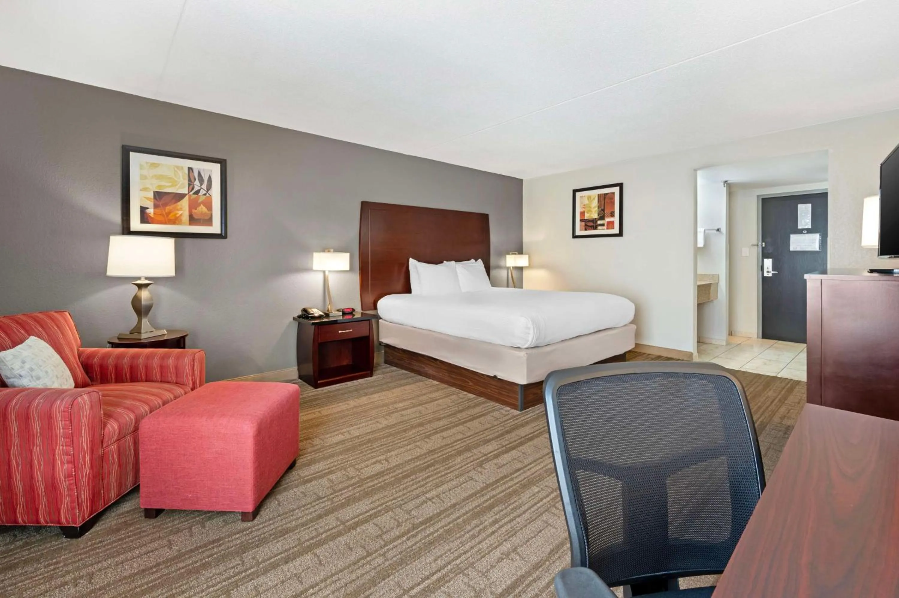 Bedroom in Best Western Ashbury Inn