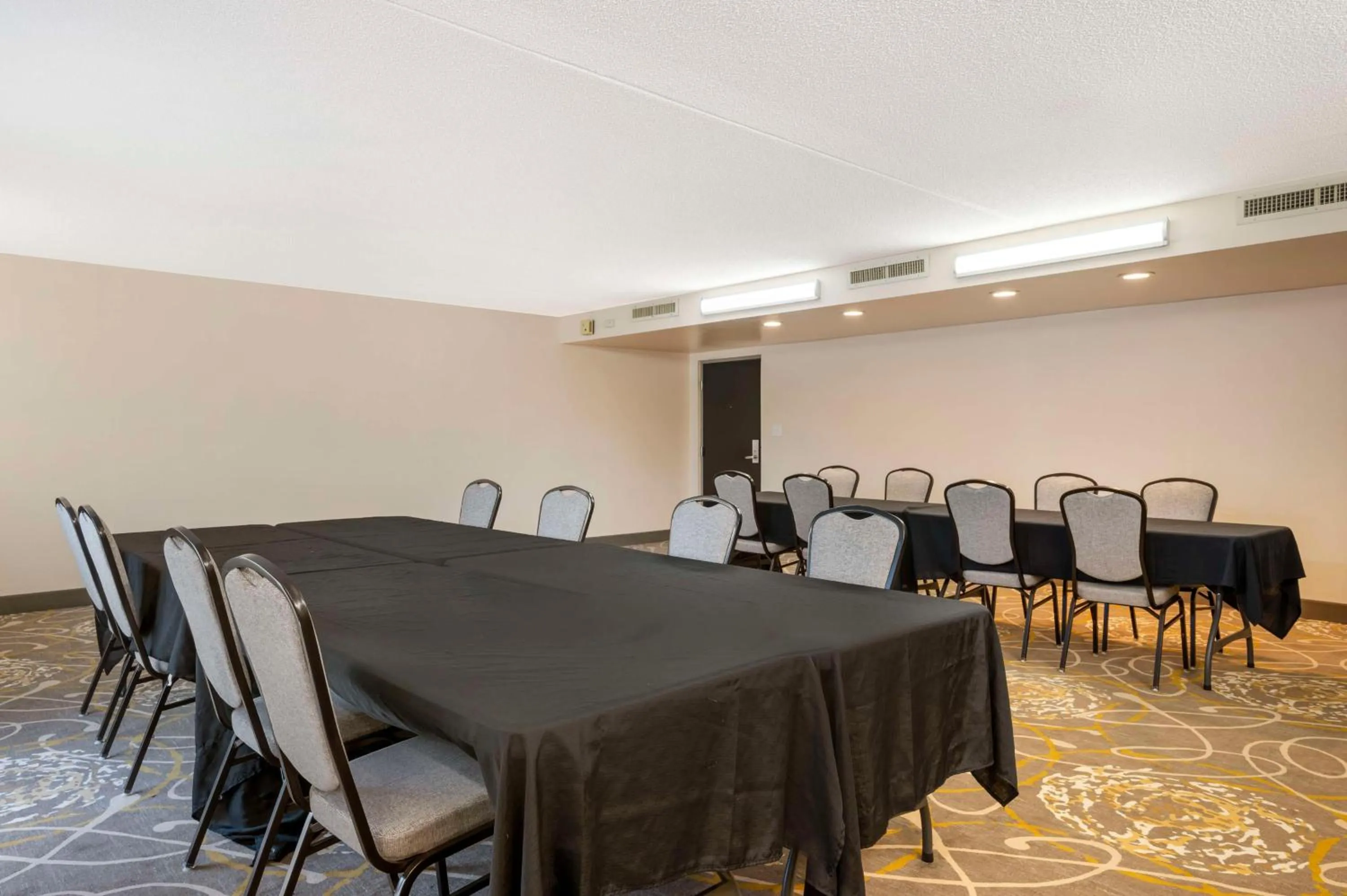 Meeting/conference room in Best Western Ashbury Inn
