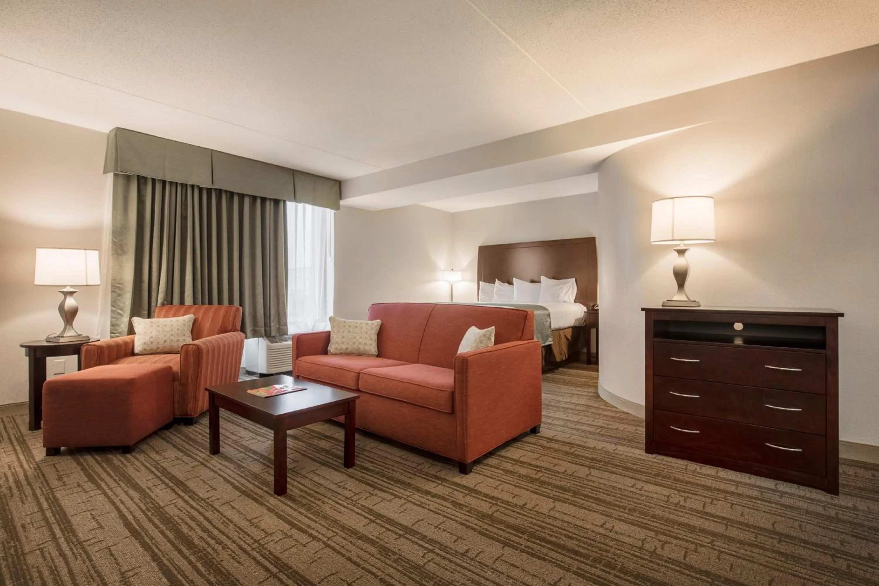 Seating area in Best Western Ashbury Inn