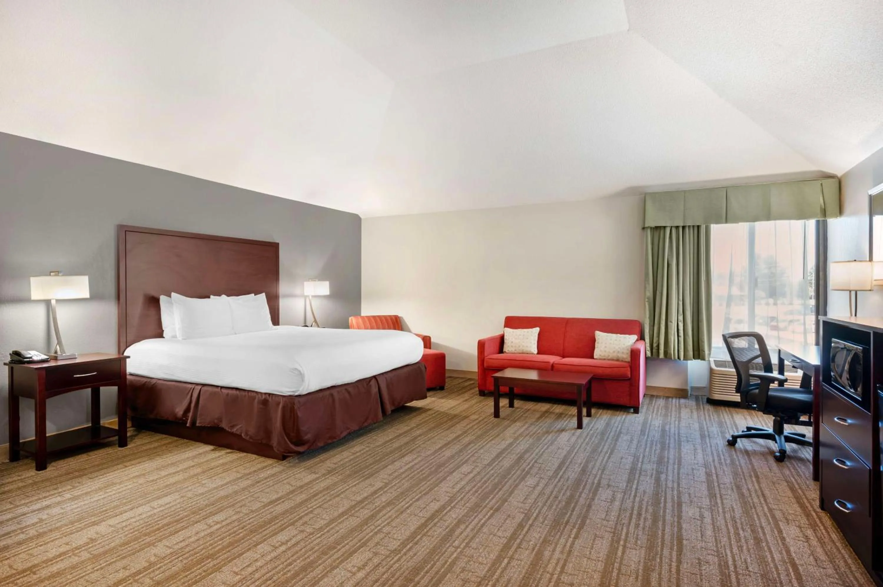 Bedroom in Best Western Ashbury Inn