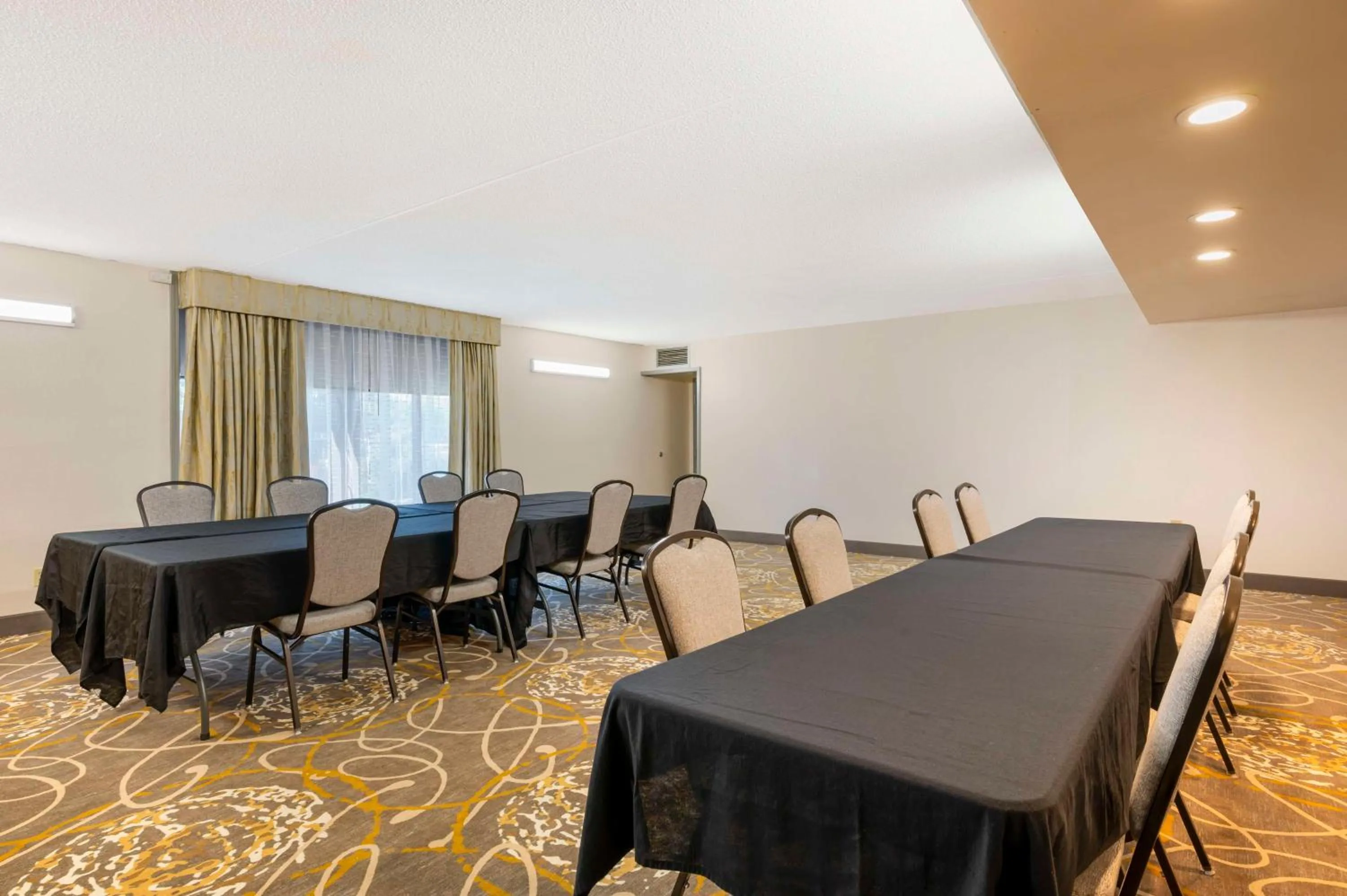 Meeting/conference room in Best Western Ashbury Inn