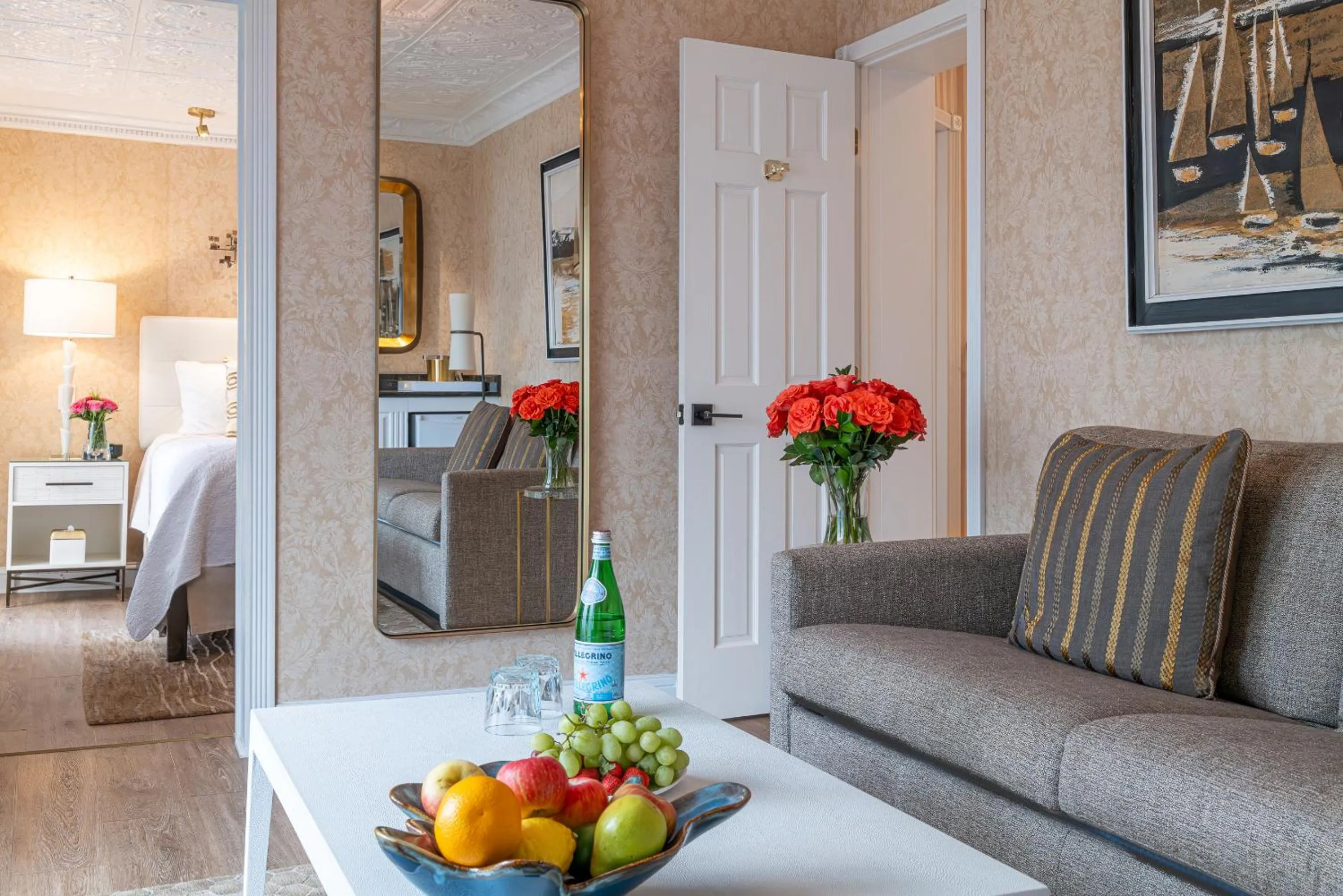 Bed in Chateau Inn and Suites