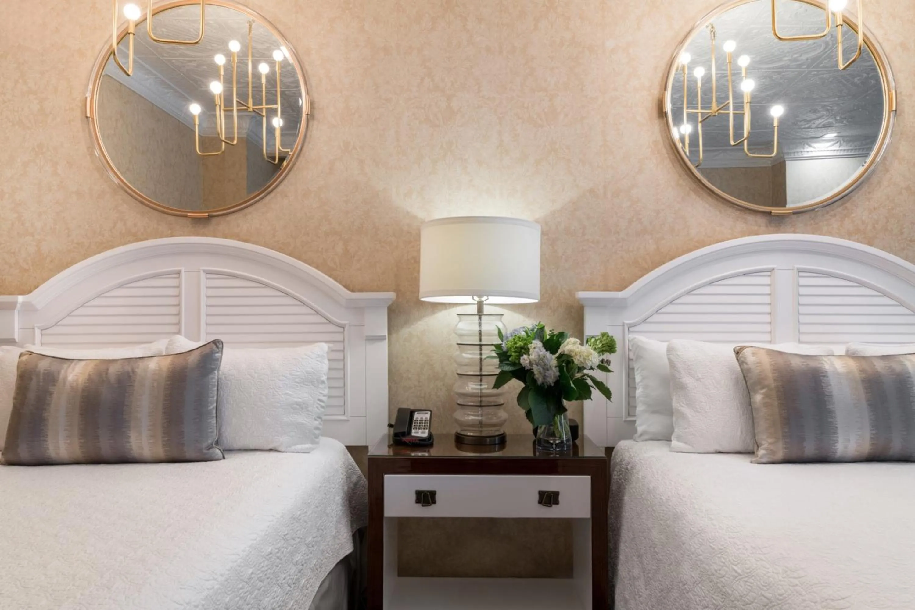 Bed in Chateau Inn and Suites