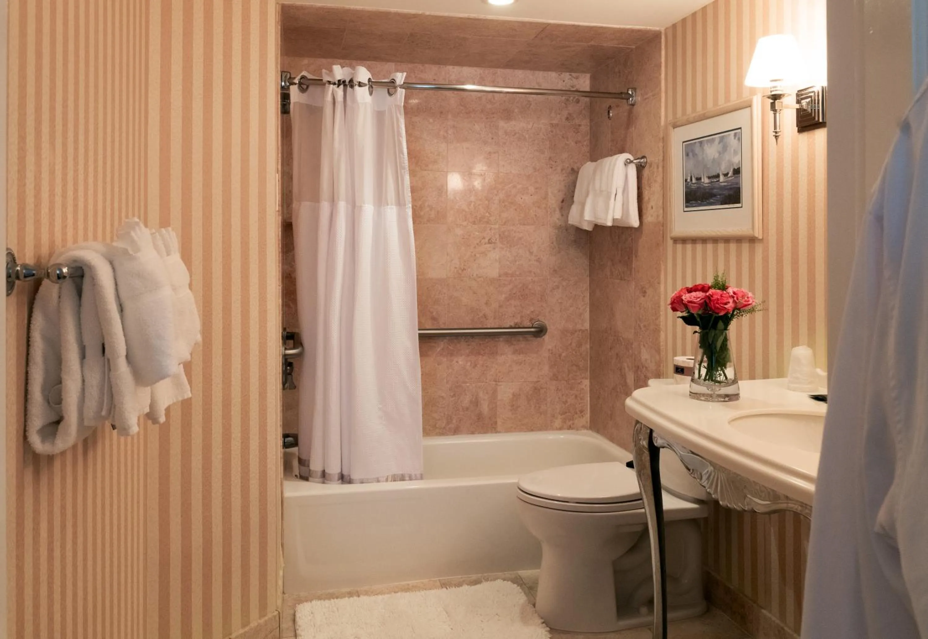 Bathroom in Chateau Inn and Suites