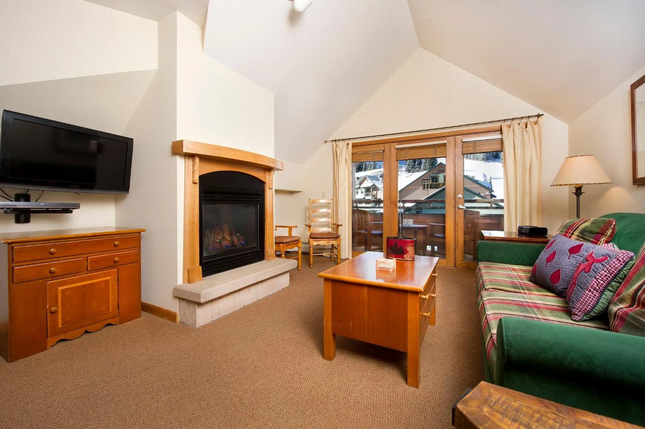 Communal lounge/ TV room in Zephyr Mountain Lodge