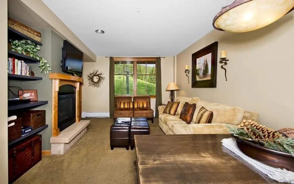 Communal lounge/ TV room in Zephyr Mountain Lodge