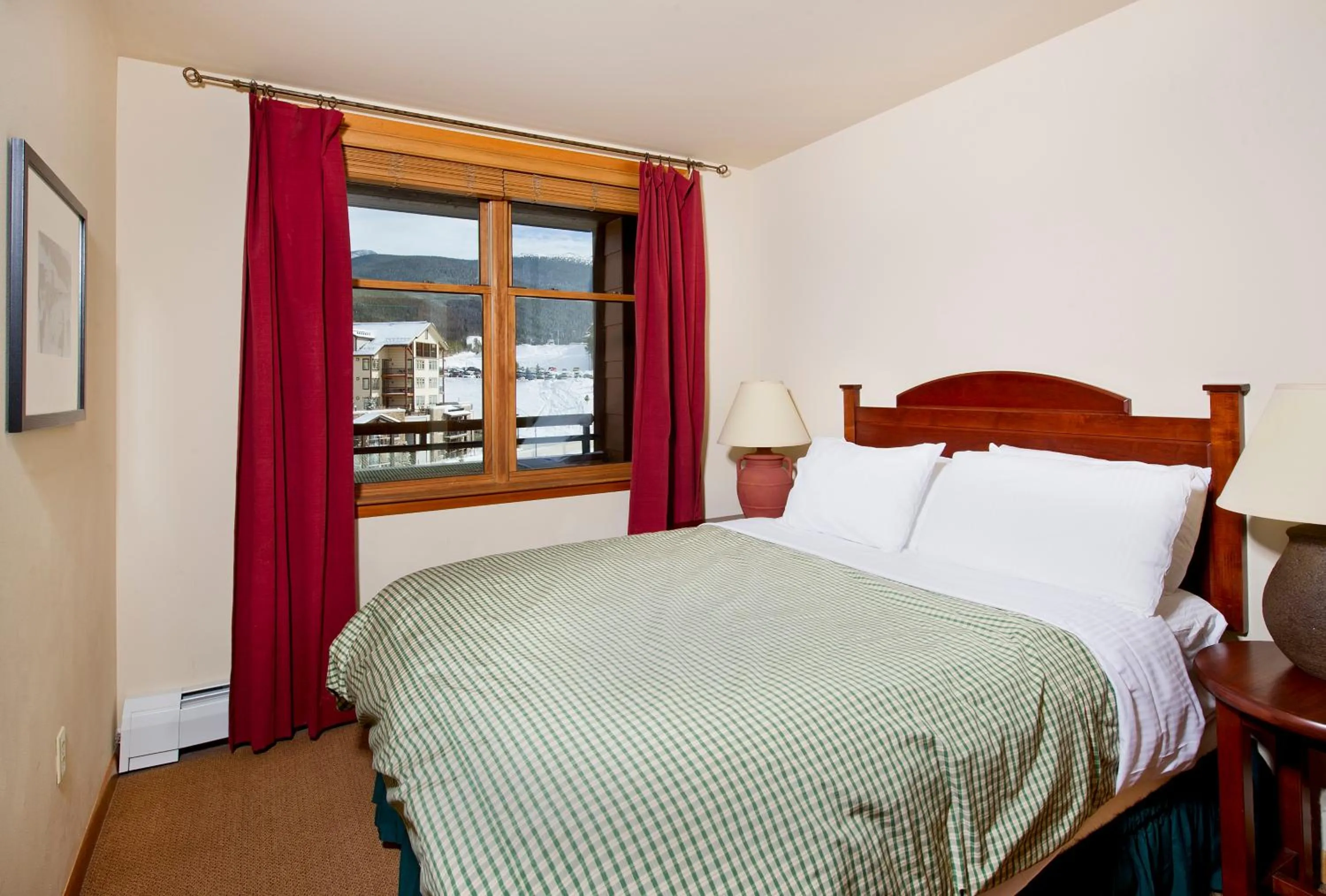 Photo of the whole room, Bed in Zephyr Mountain Lodge