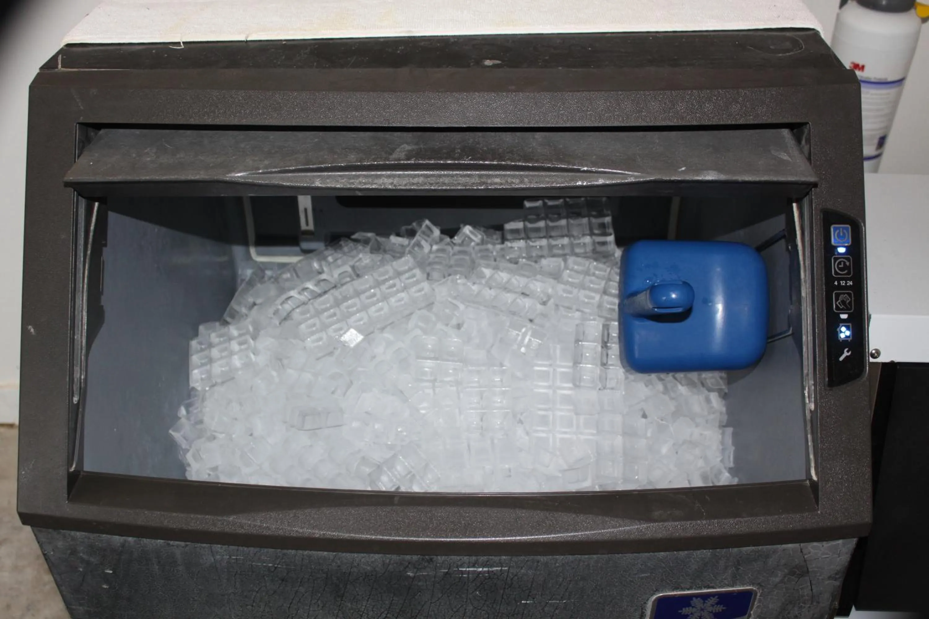 vending machine in Sun Valley Motel Junction