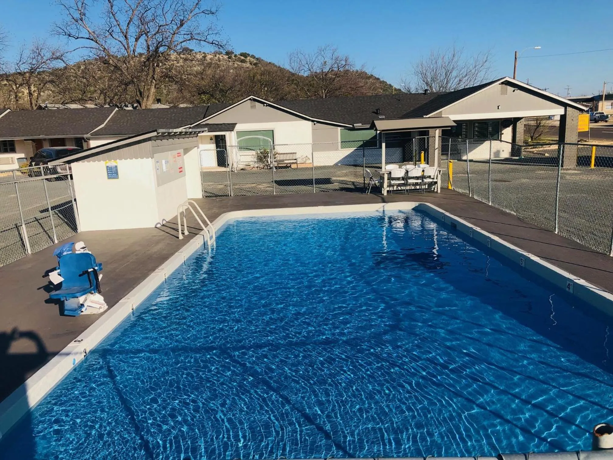 Swimming pool in Sun Valley Motel Junction