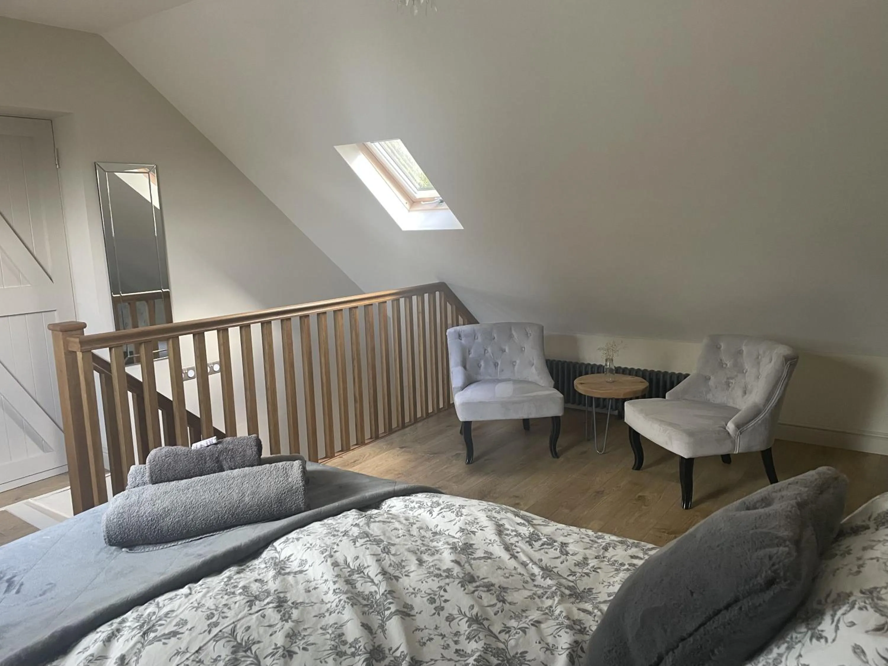 Bedroom, Bed in Cotswold Lodge