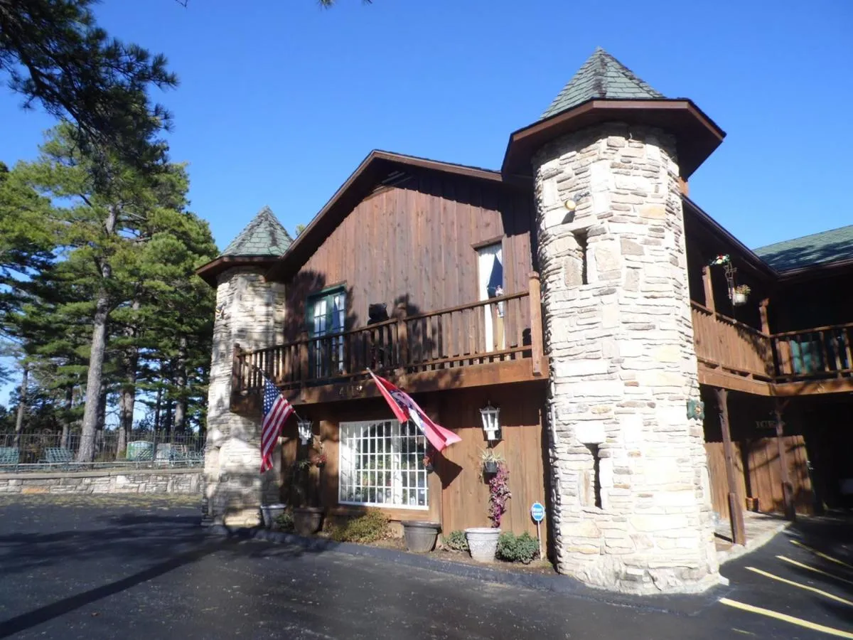 Property building in Country Mountain Inn