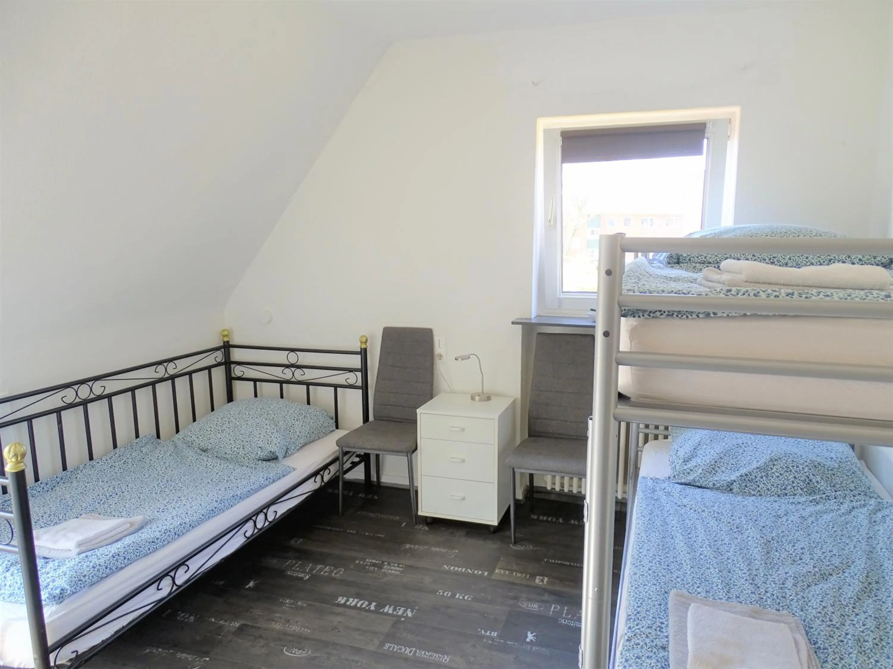 Photo of the whole room, Bed in The Old Doctors Office