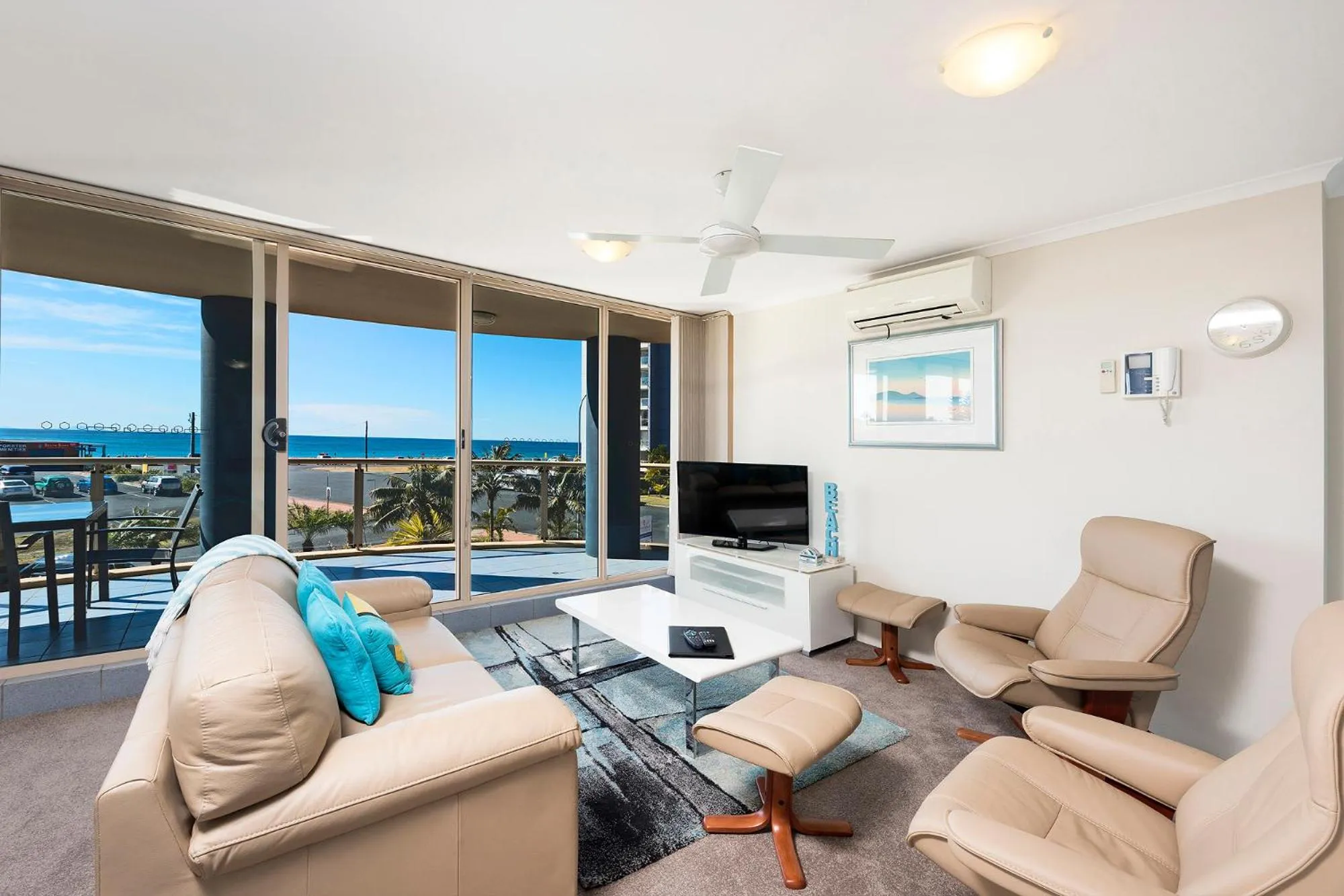 Living room in Beaches International